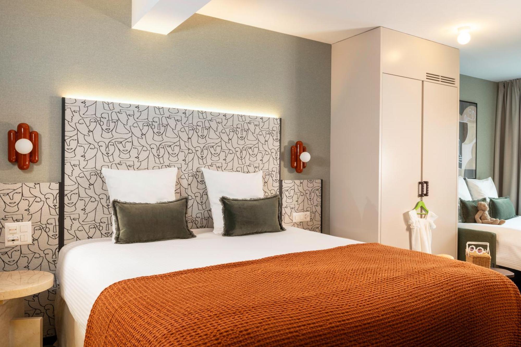Deluxe Family Room