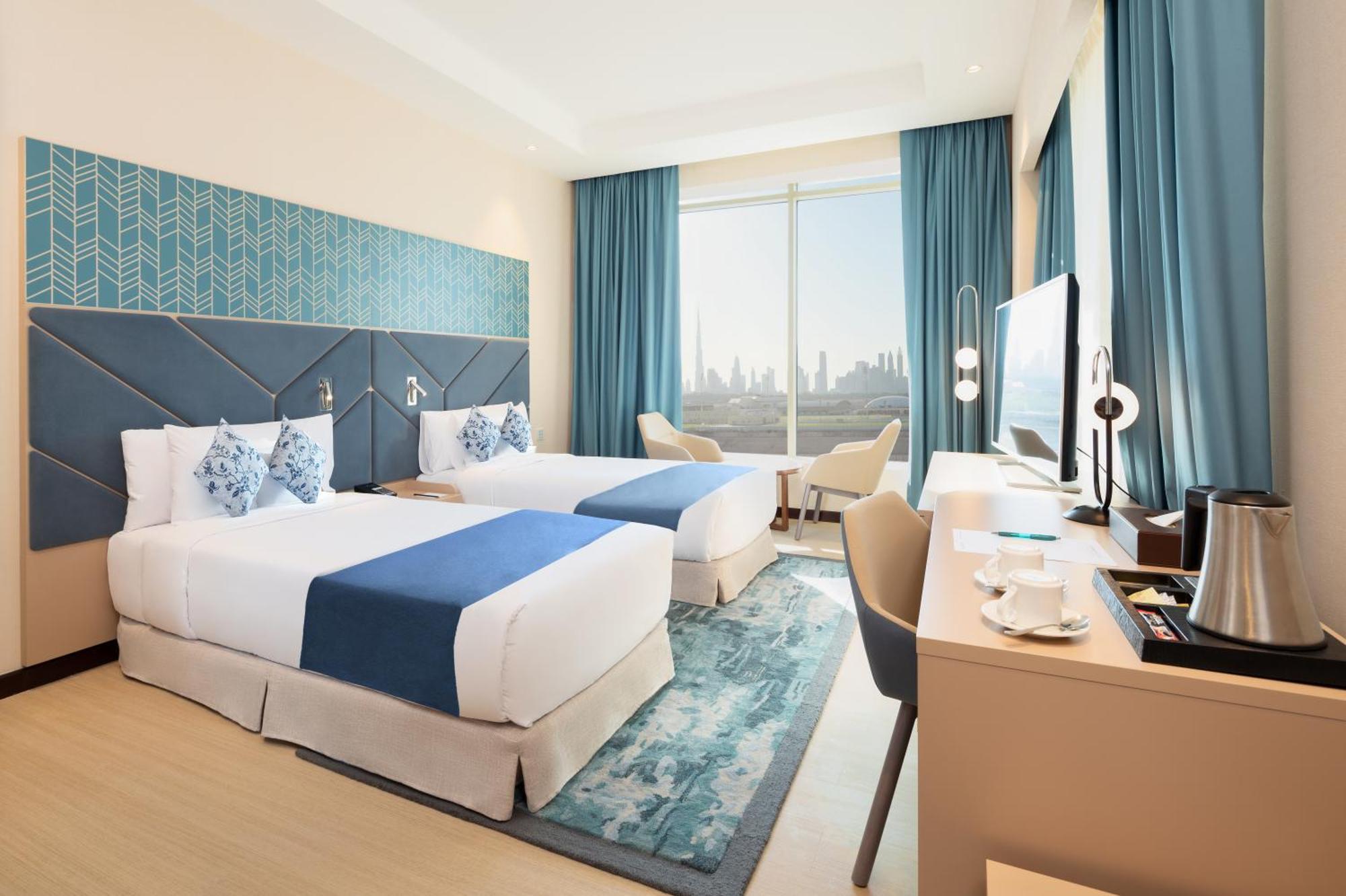 Superior Balcony F&B Salon Complimentary Shuttle to Dubai Mall & La Mer Beach