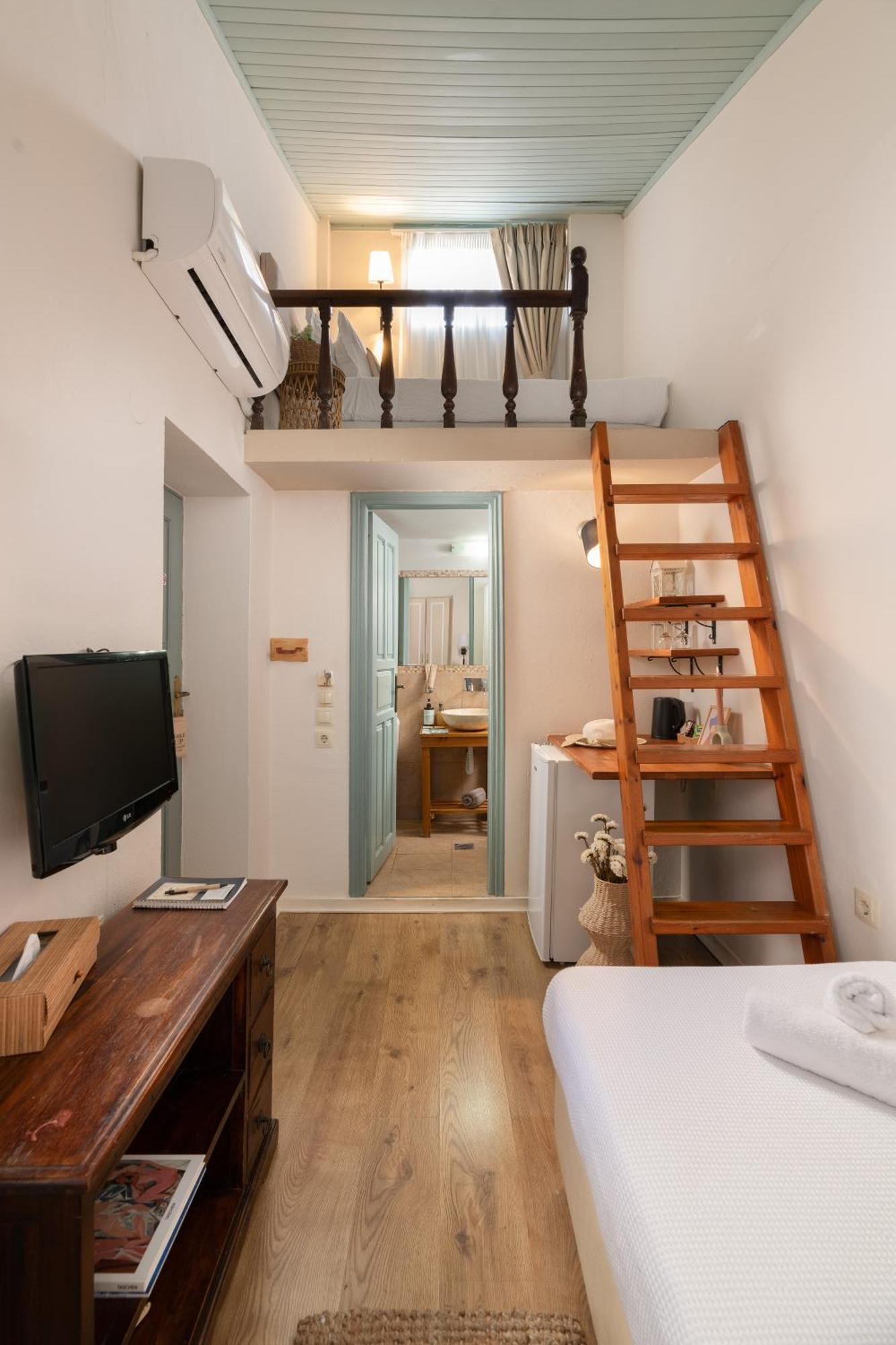 Twin Room,1652710635:JPEG