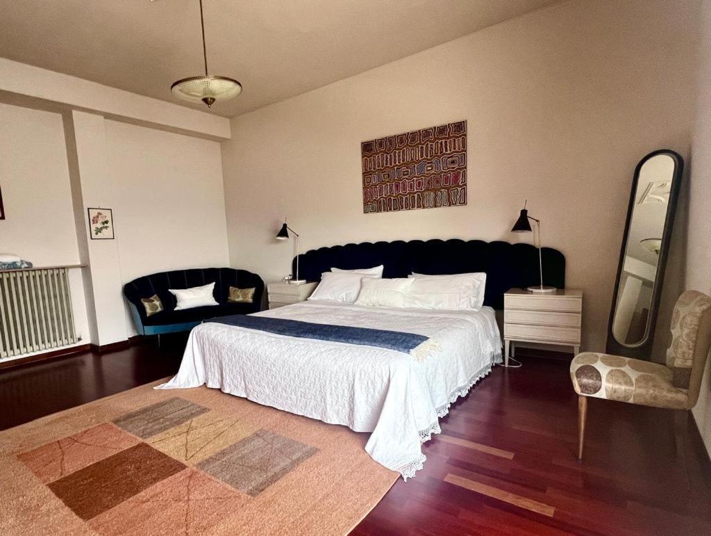 Kamer met Kingsize Bed en Uitzicht op Meer