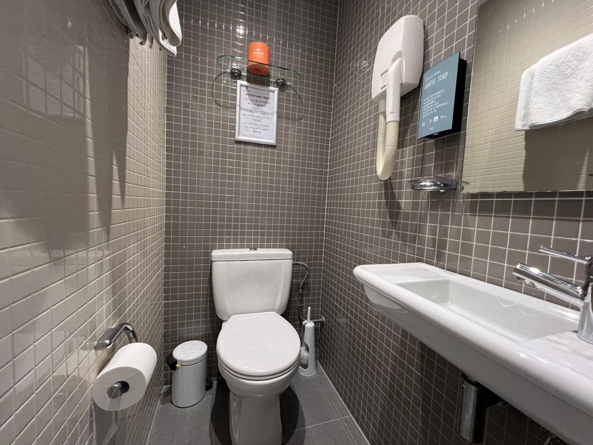 Quarto com 2 Camas de Solteiro
