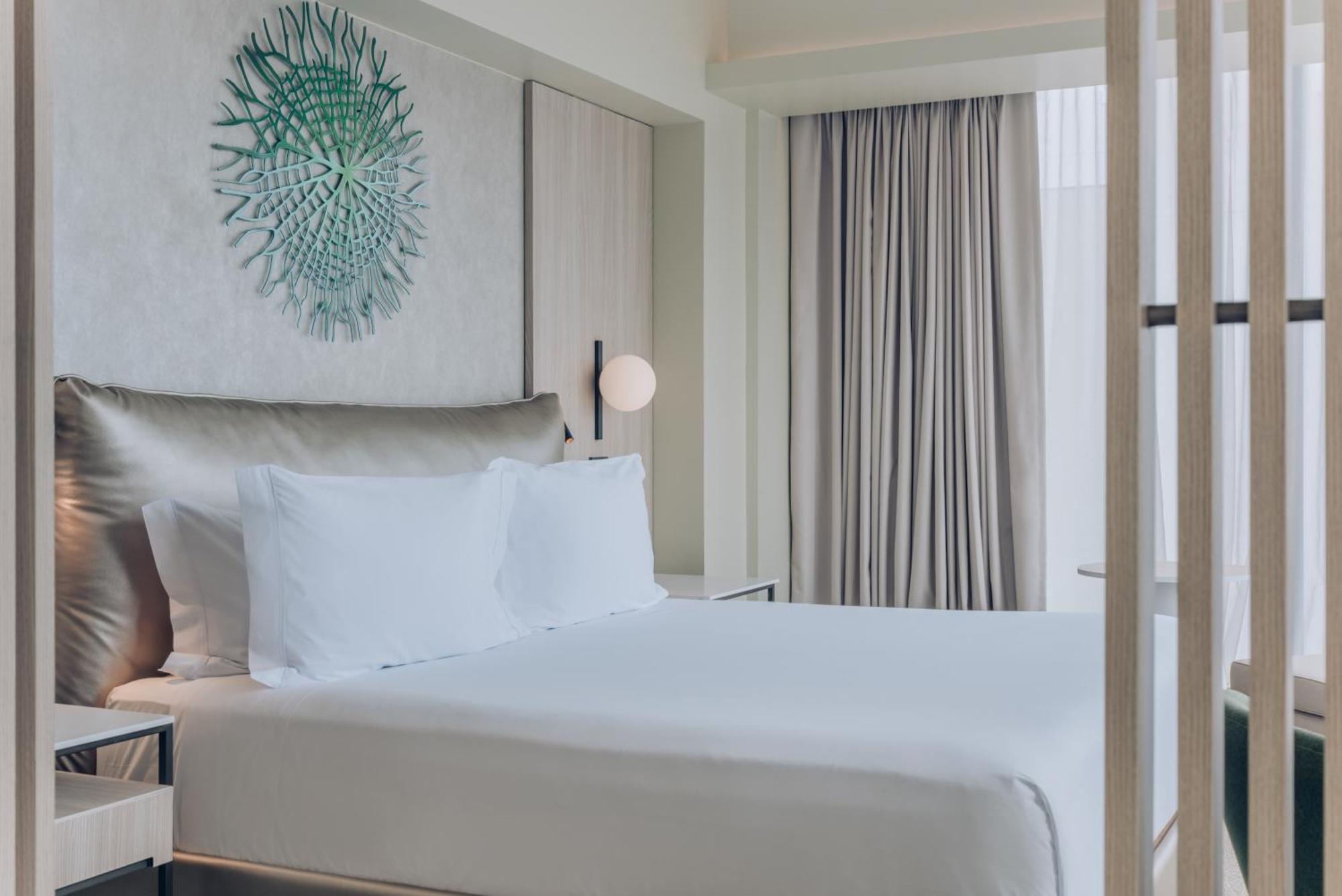 Standard King Room with City View