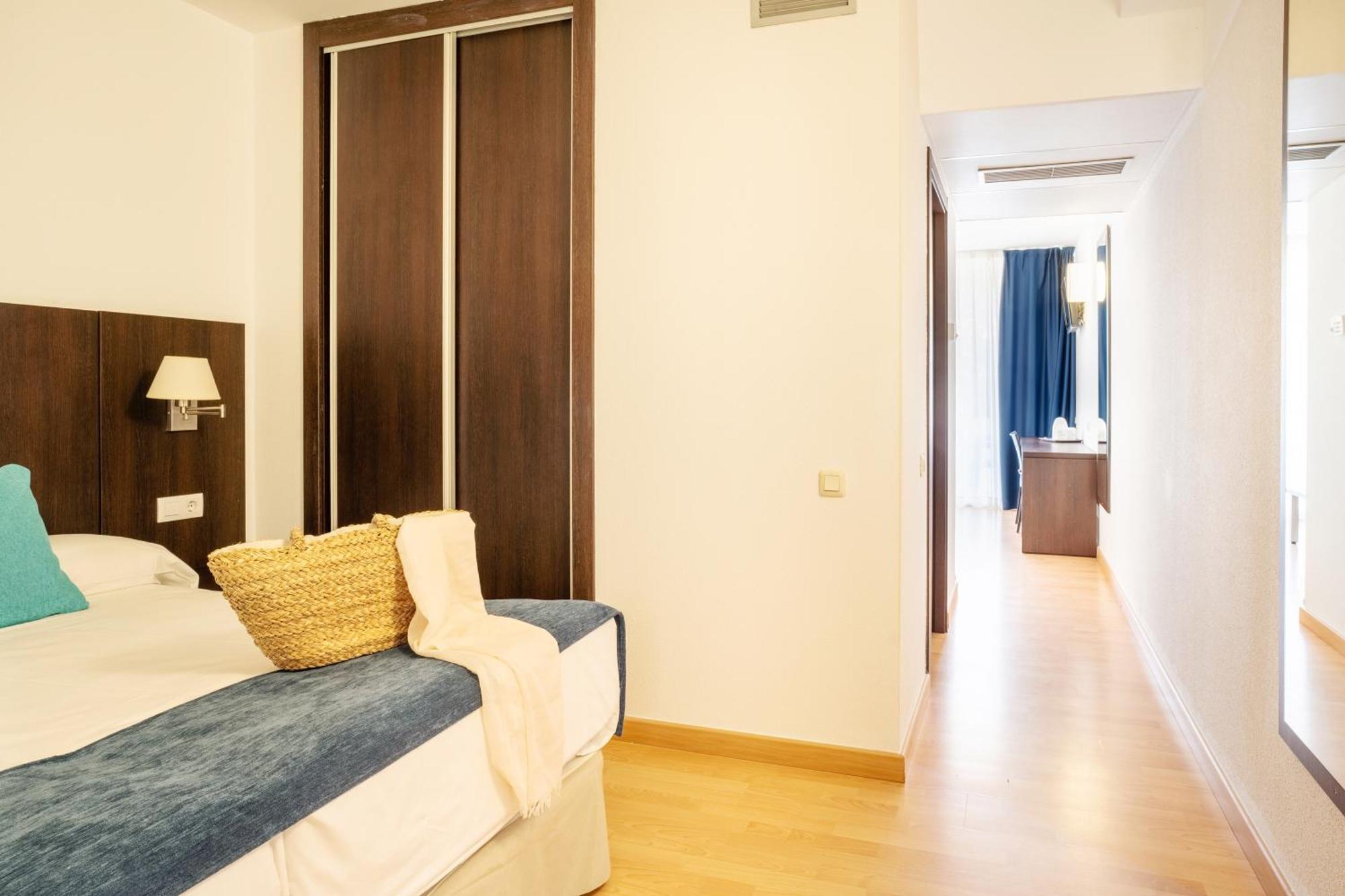 Tweepersoonskamer met 1 of 2 Bedden en Balkon zonder Keuken
