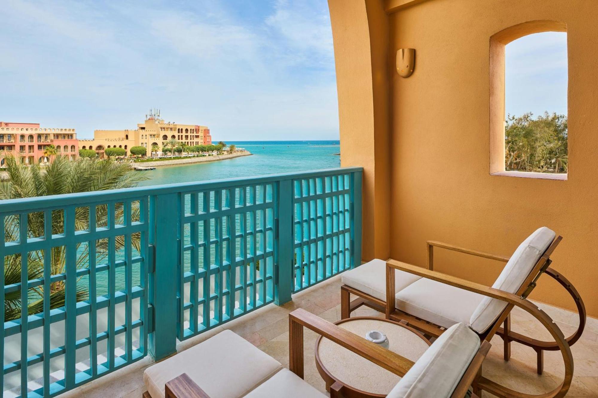 Guest room, 1 King, Partial sea view