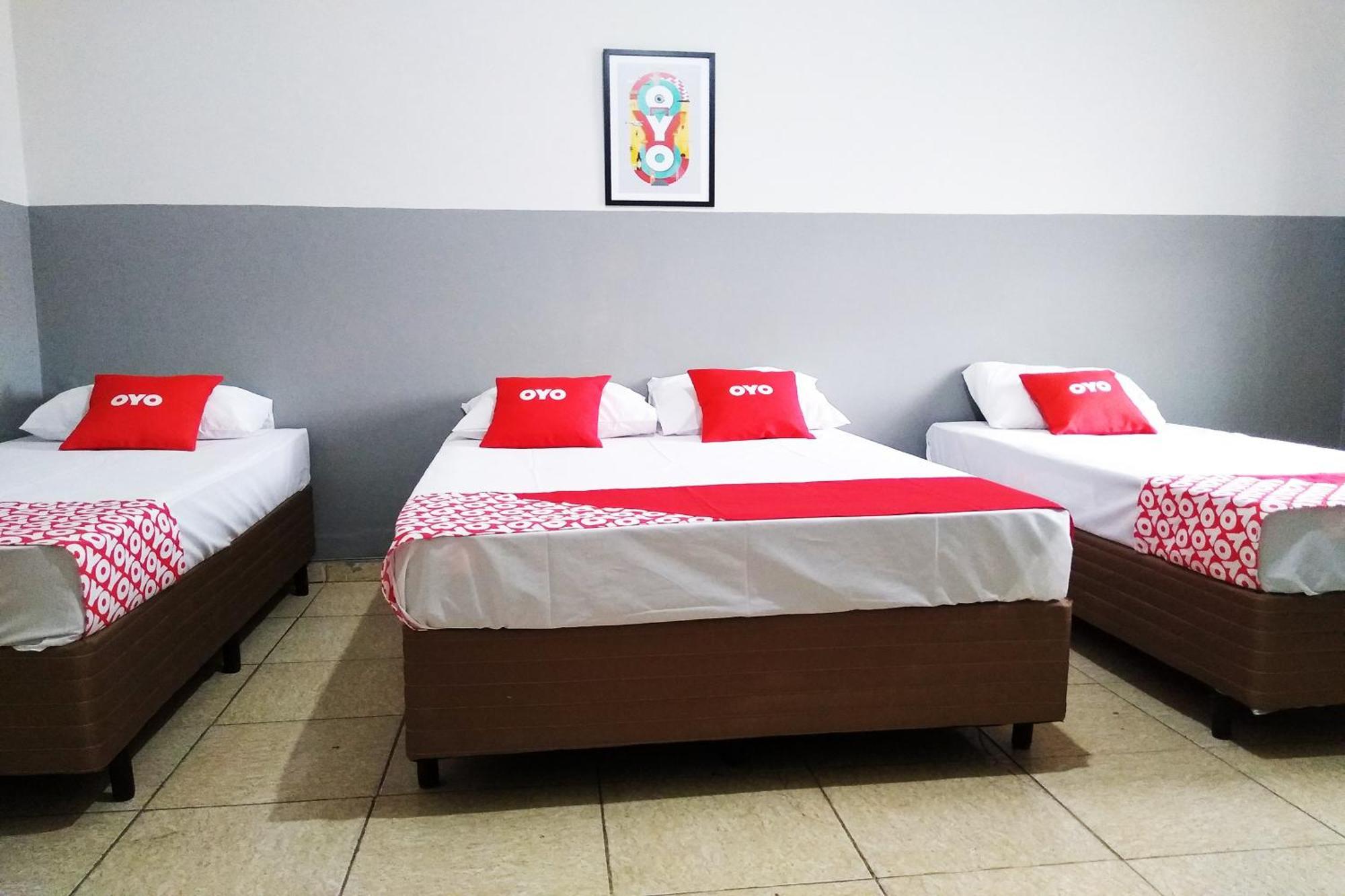 Quarto Quíntuplo com 1 Cama de Casal e 3 Camas Individuais