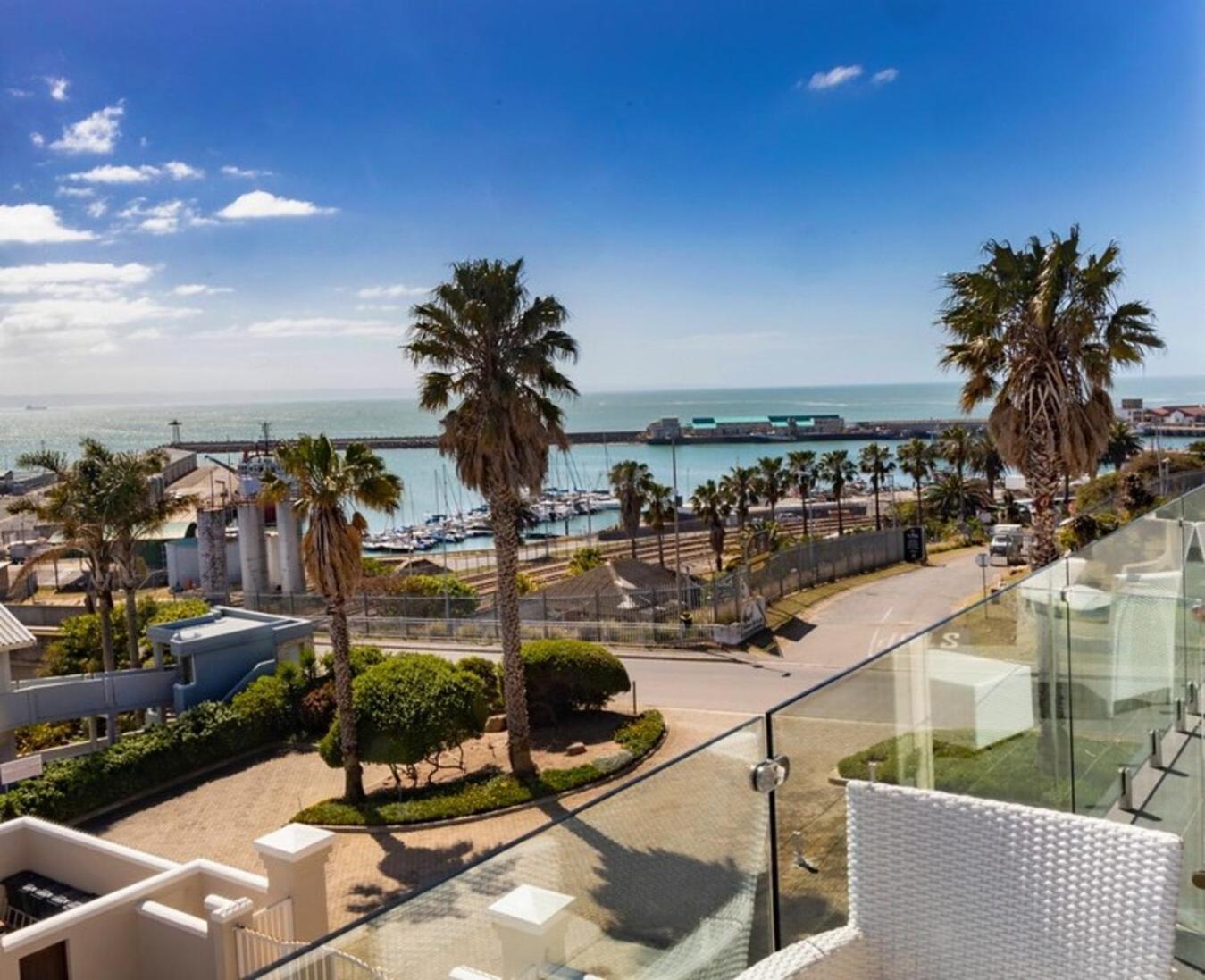 1 Bedroom Larger Suite, 1 King, Harbor view, Balcony