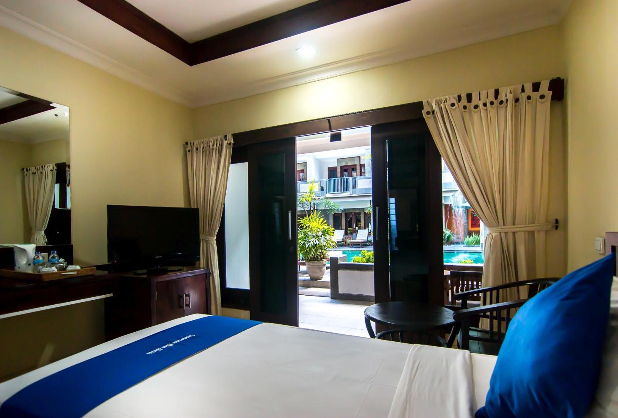 Deluxe Double or Twin Room with Pool Access