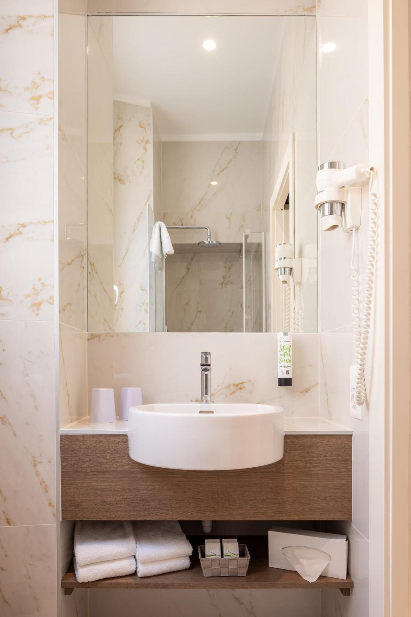 Premium Twin Room Lake View