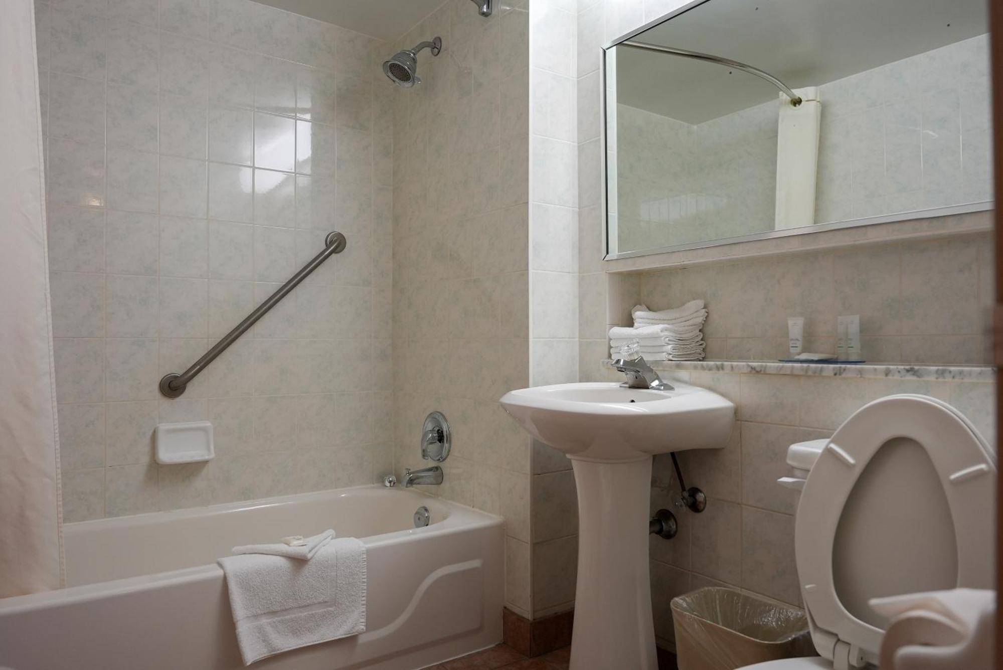 Chambre Double avec 2 Lits Doubles - Non-Fumeurs