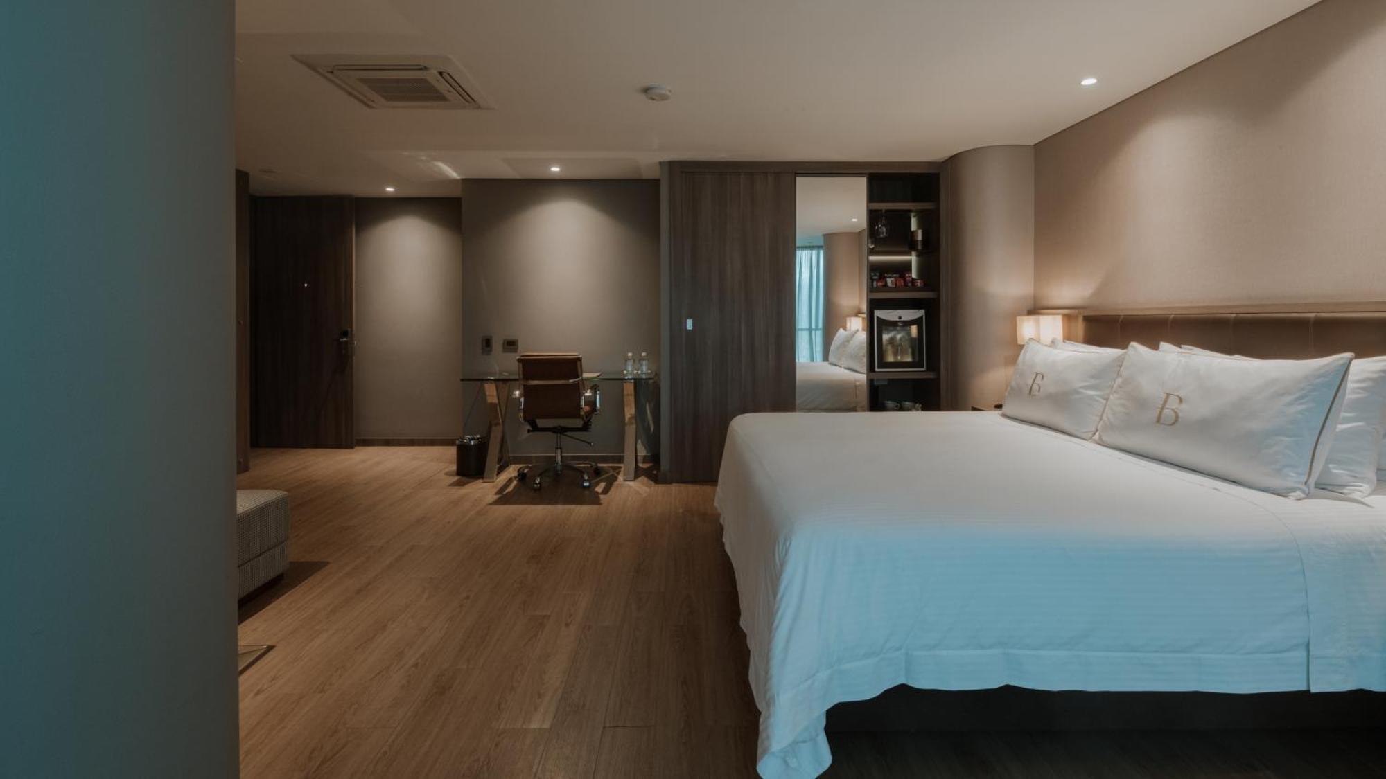 Junior Suite Deluxe city view