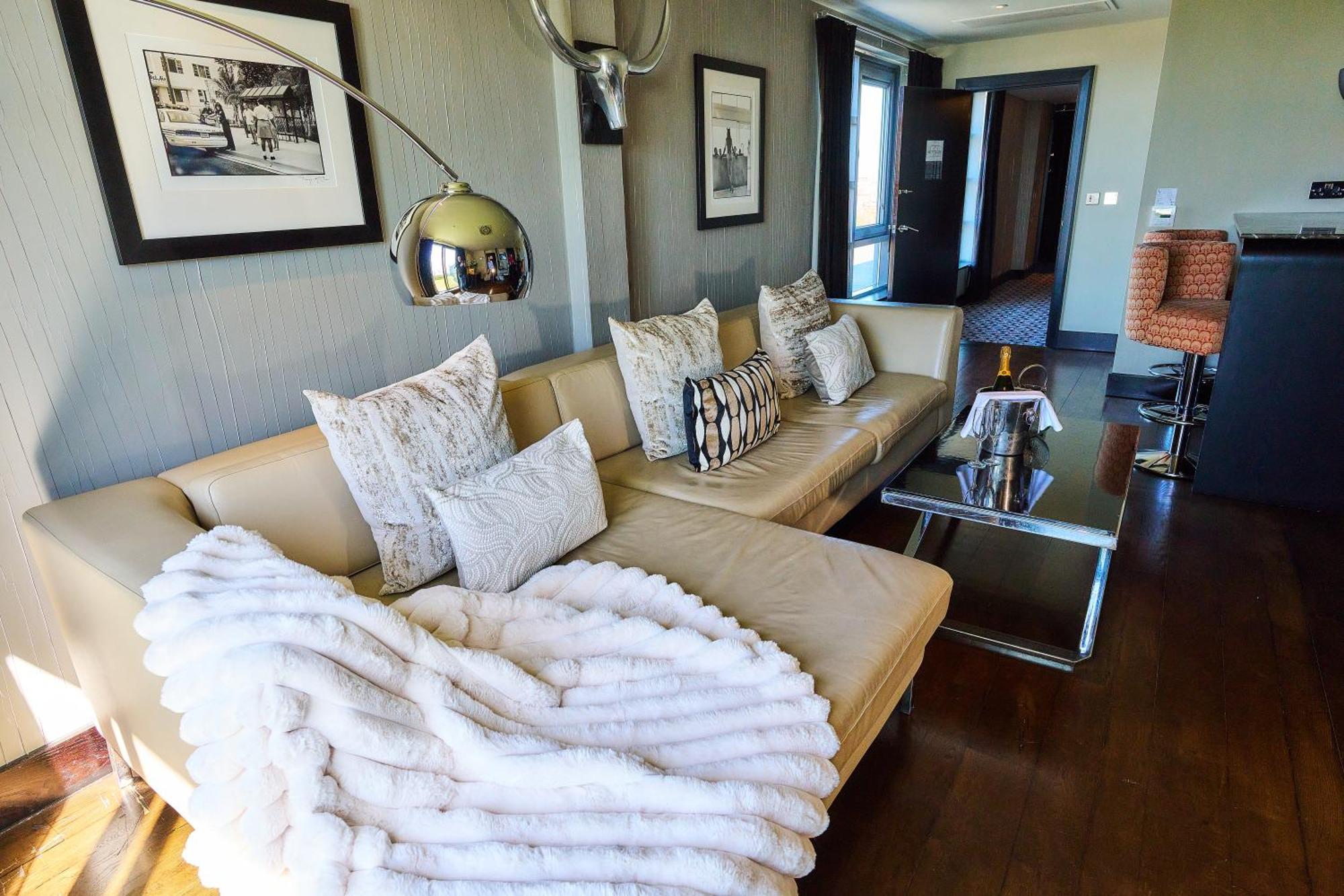 V Penthouse
