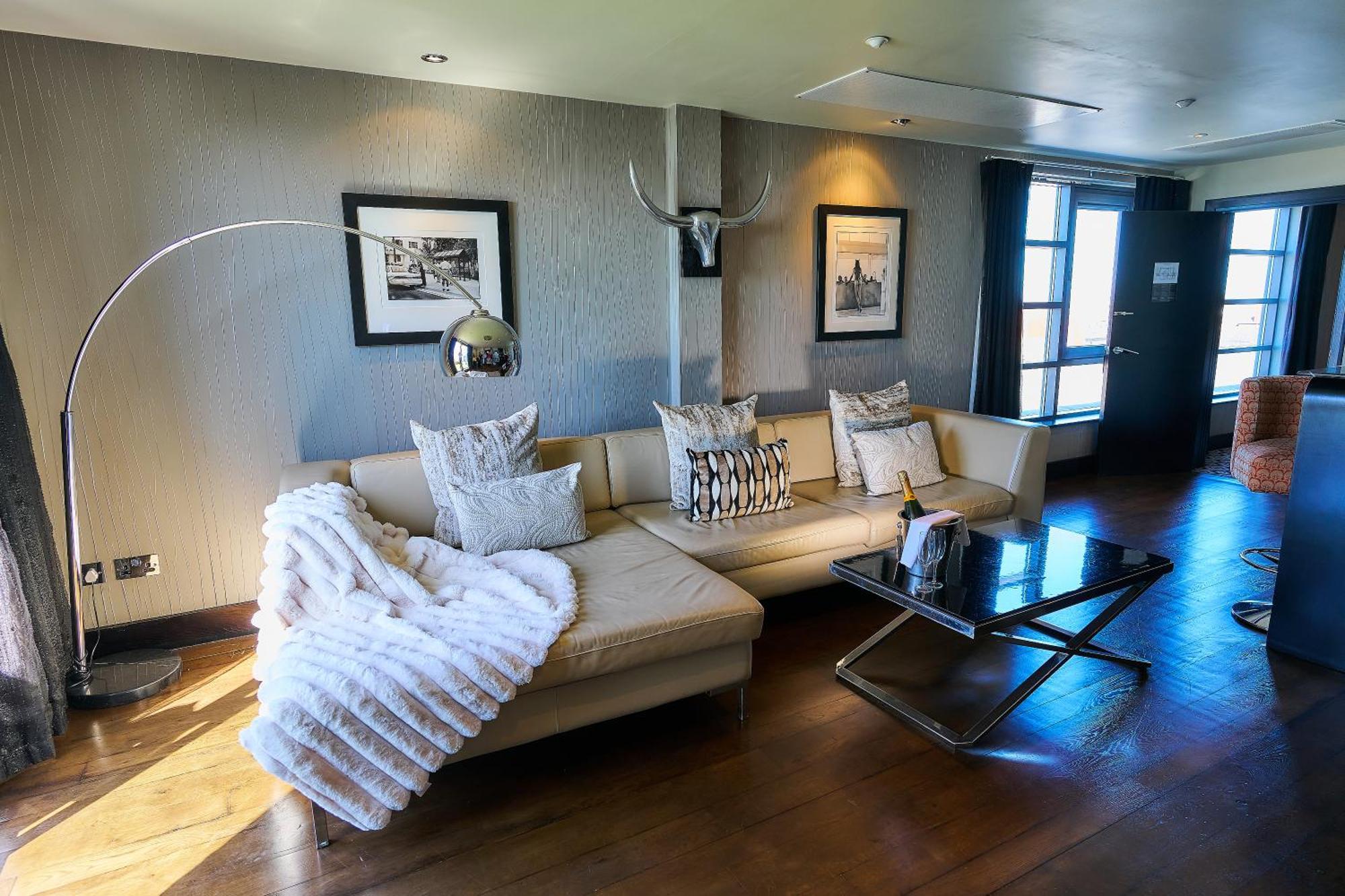 V Penthouse