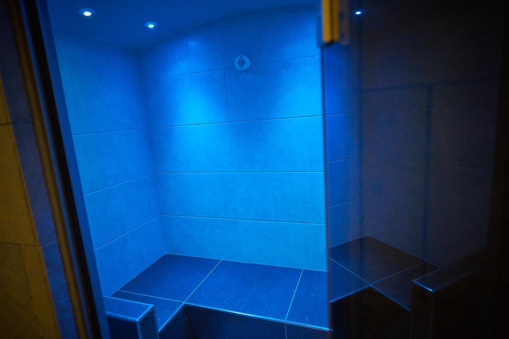 V Penthouse