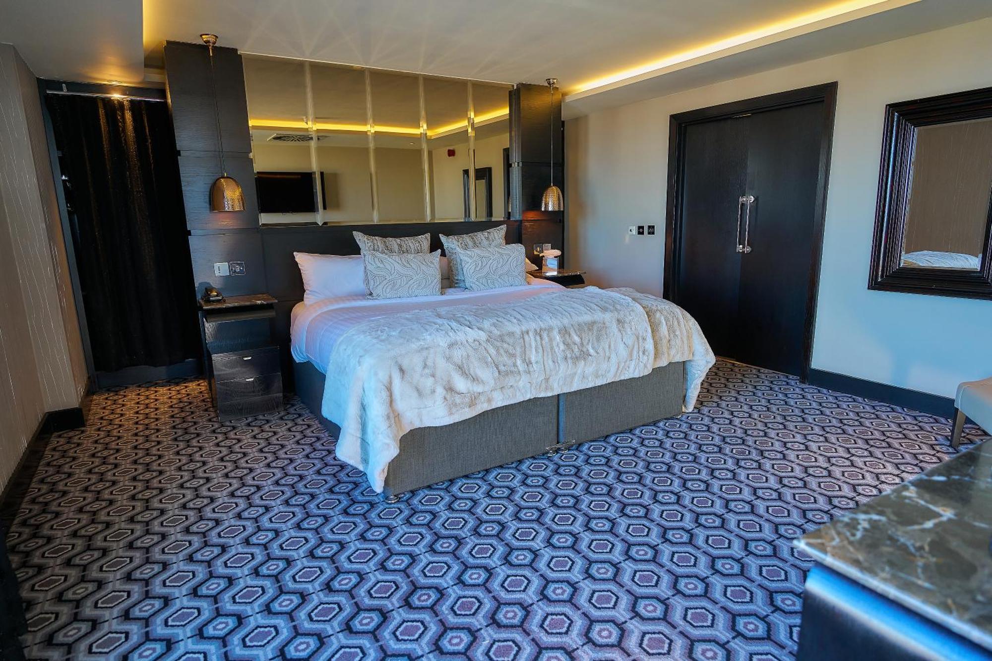 V Penthouse