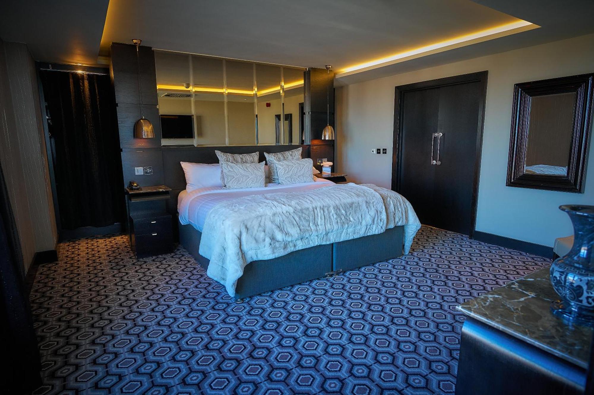 V Penthouse