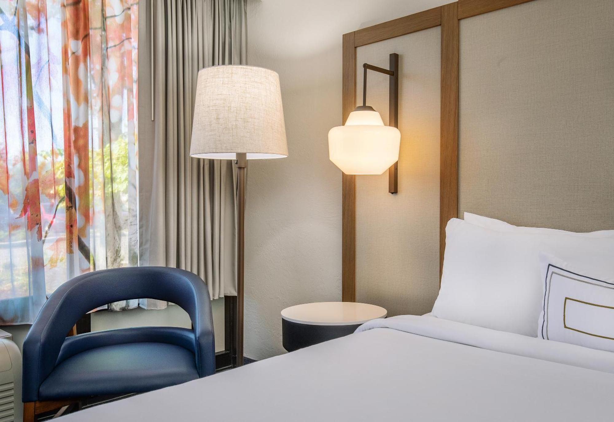 King Room with Adapted Tub - Mobility and Hearing Accessible,1368345773:JPEG