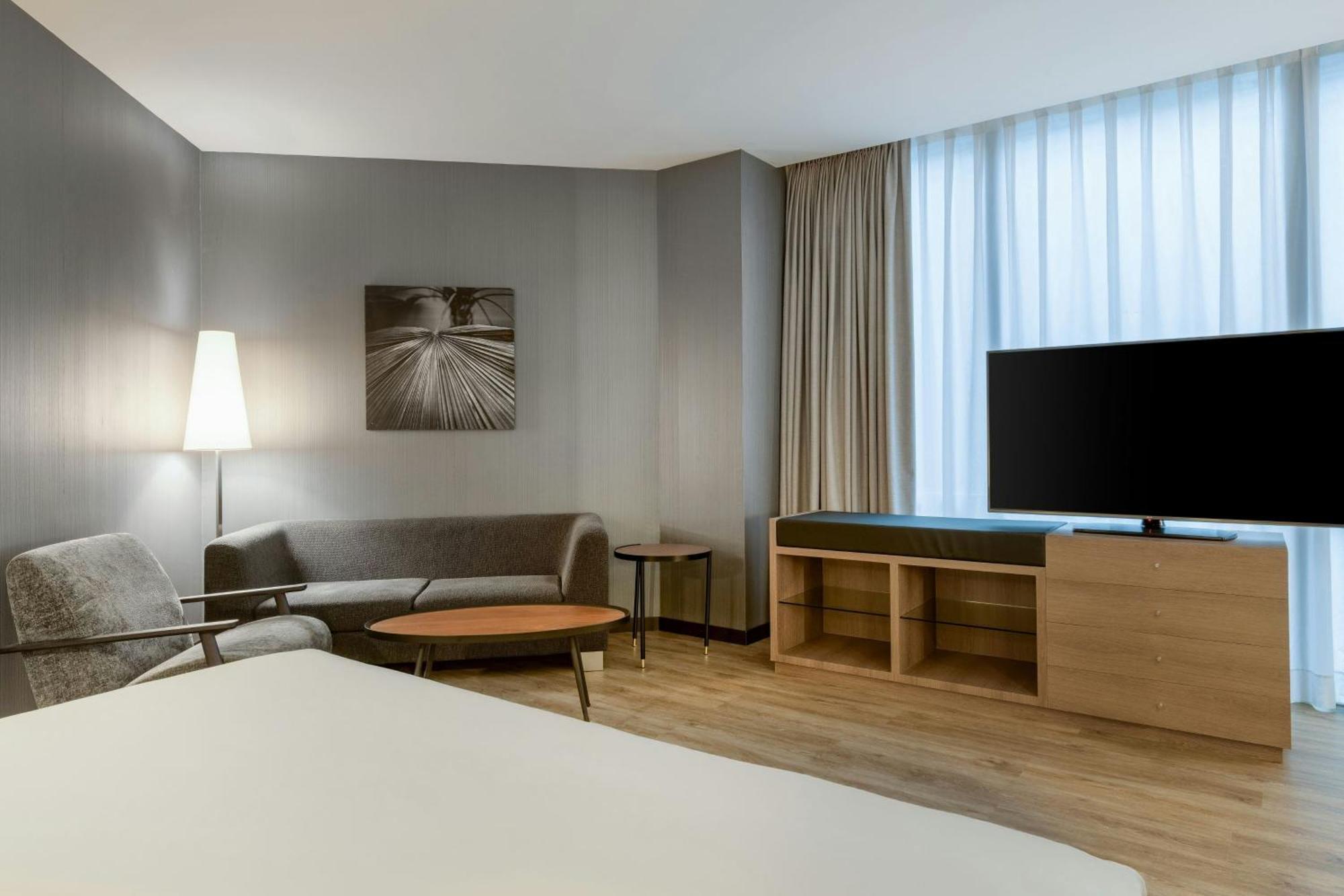Standard Queen Room