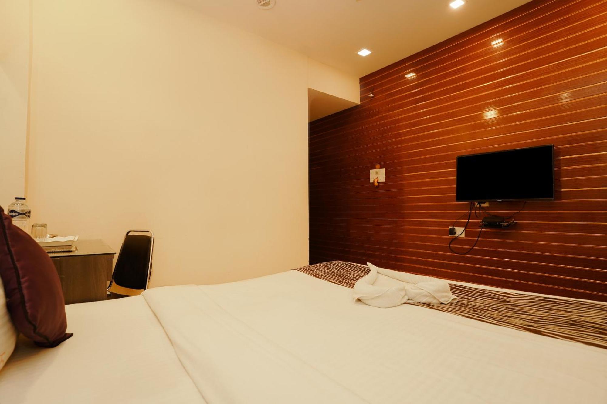 Deluxe Room,1664766386:JPEG