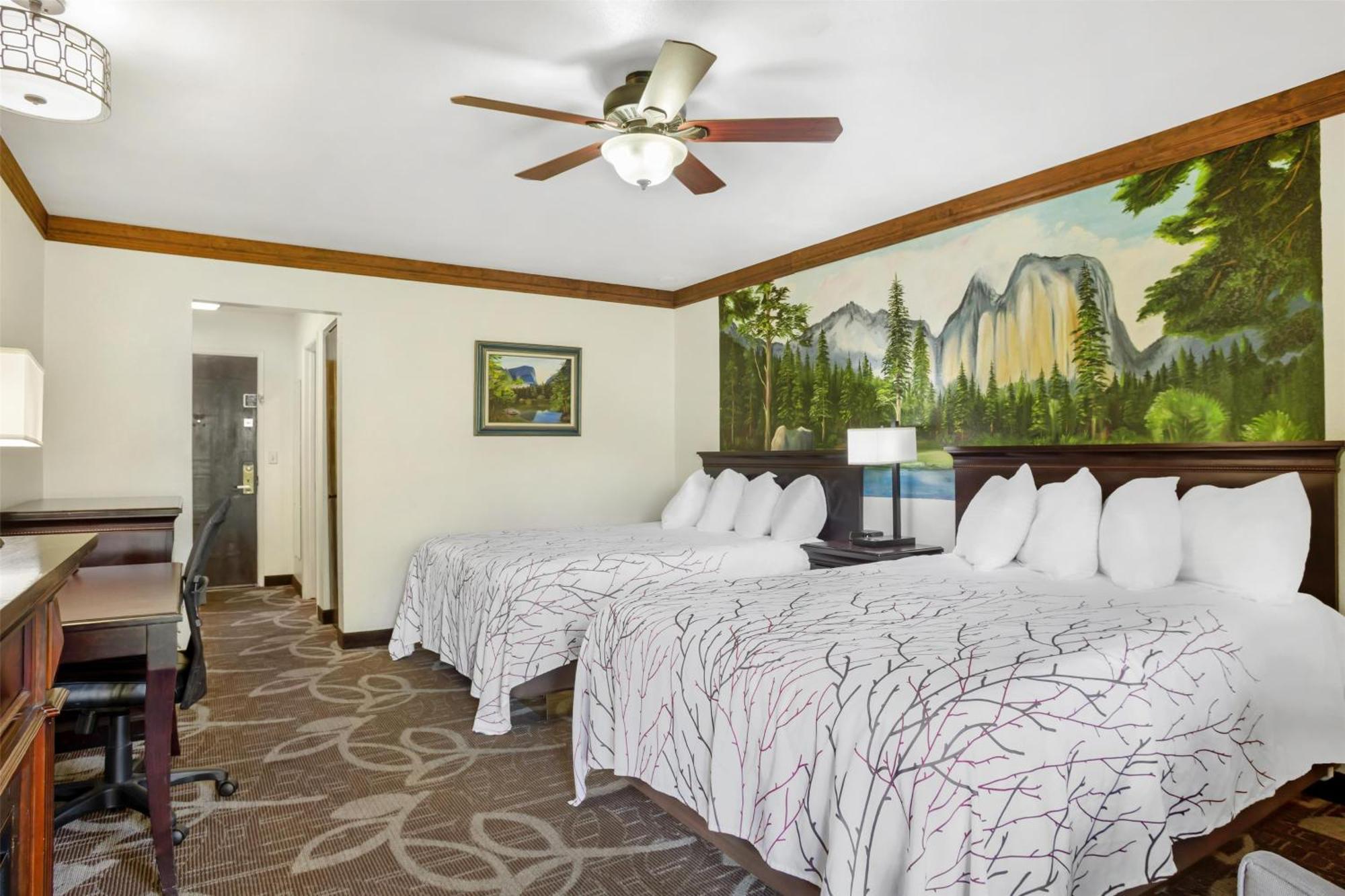 Queen Suite with Two Queen Beds and Bath Tub - Mobility Access