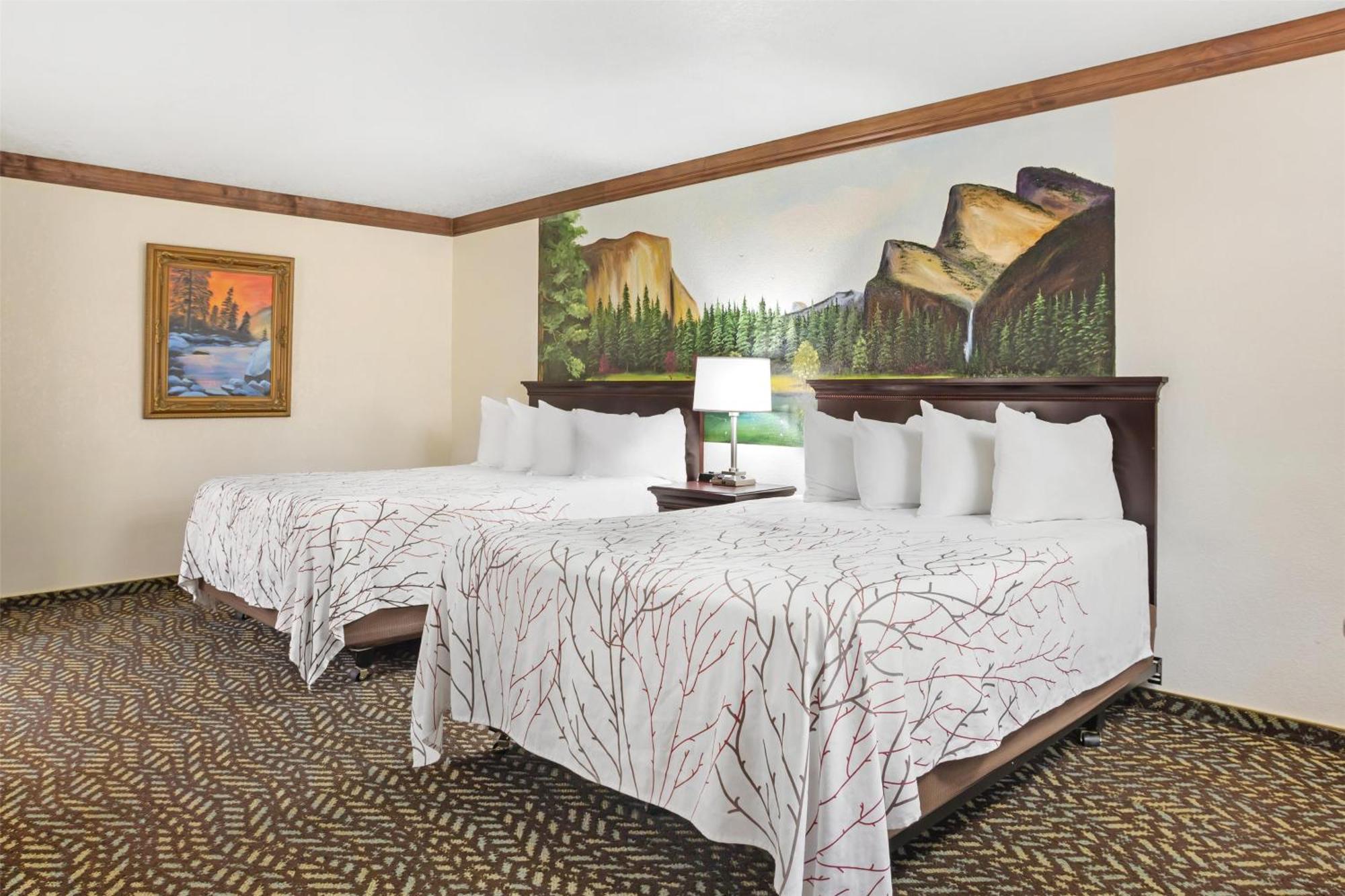 Queen Room with Two Queen Beds and Bath Tub - Disability Access/Non-Smoking
