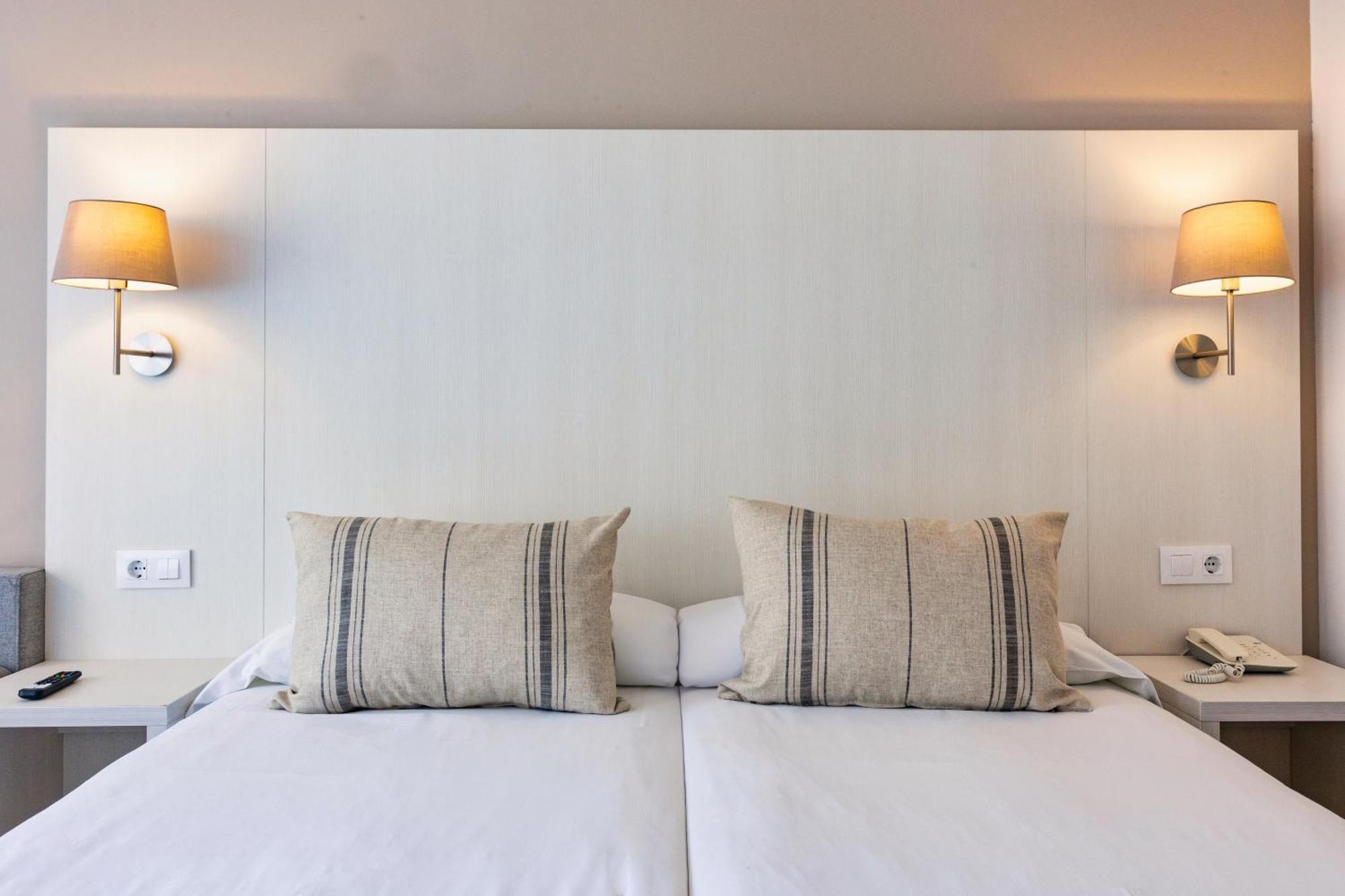 Quarto Twin (2 Adultos + 1 Criança)