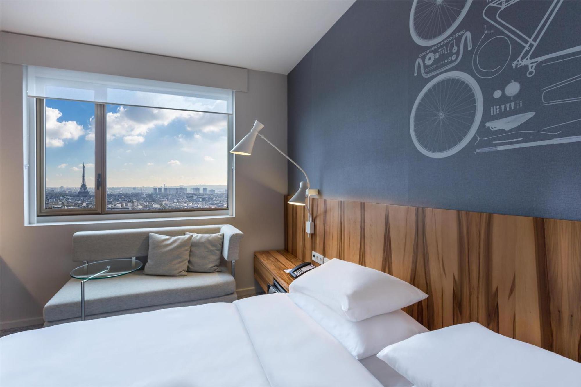 Habitación Deluxe con cama extragrande y vistas a la Torre Eiffel