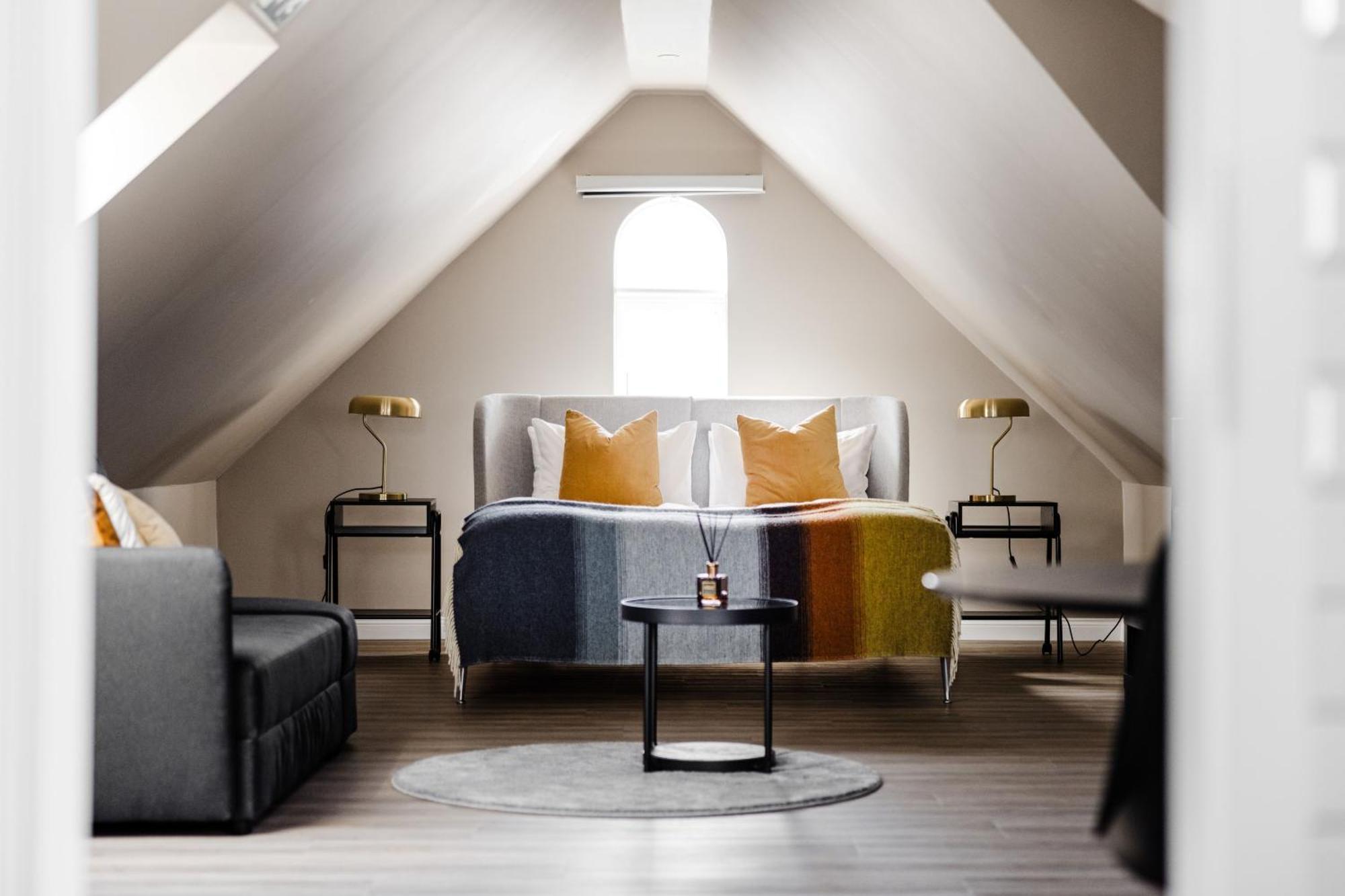 Superior Attic Studio with Bathtub