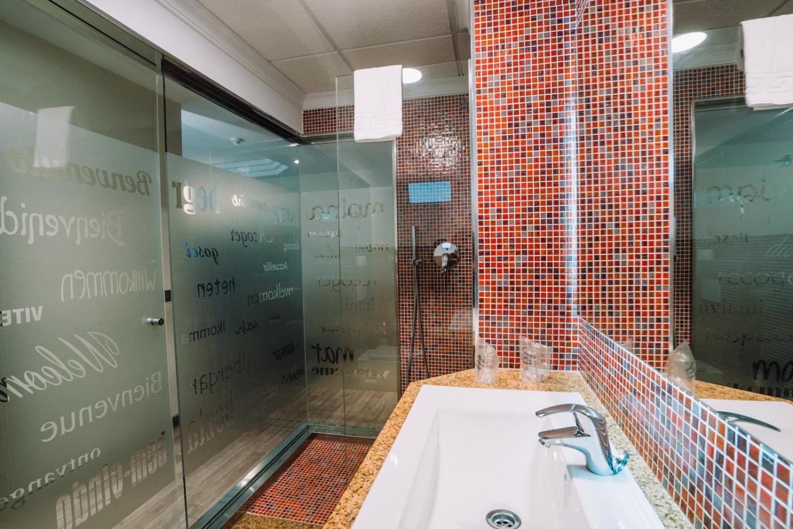 Suite Supérieure (2 Adultes + 2 Enfants)
