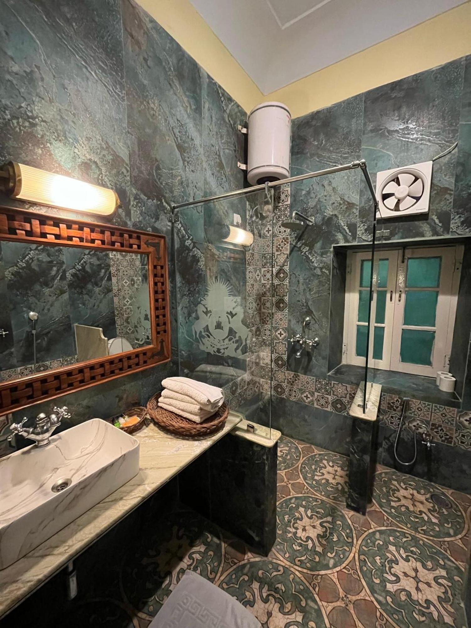 Raghubir Luxury Suite with Free Pick Up on Arrival from Airport + Private Tour of Bissau Palace