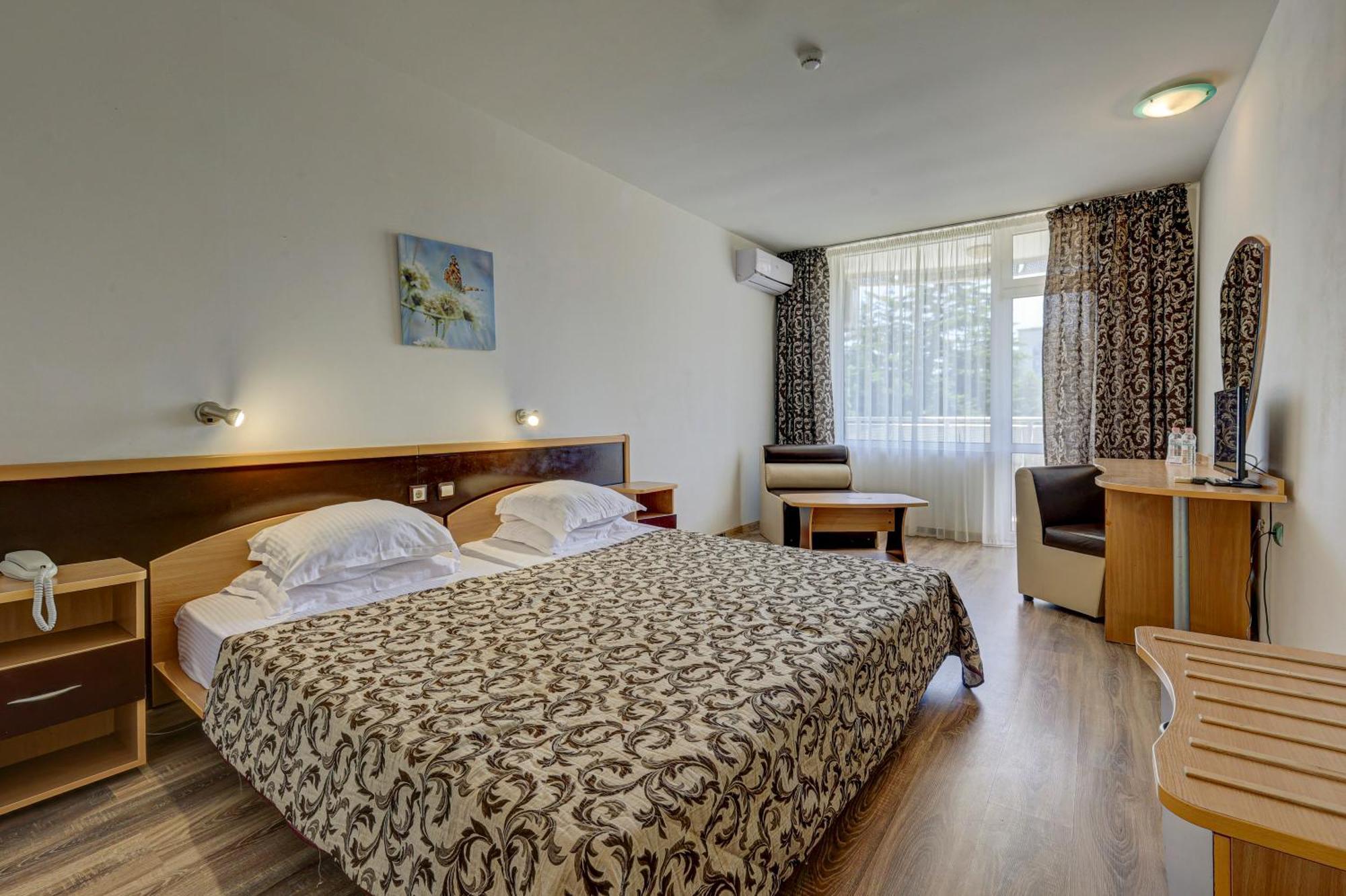 Habitación Doble con cama supletoria (2 adultos + 1 niño)