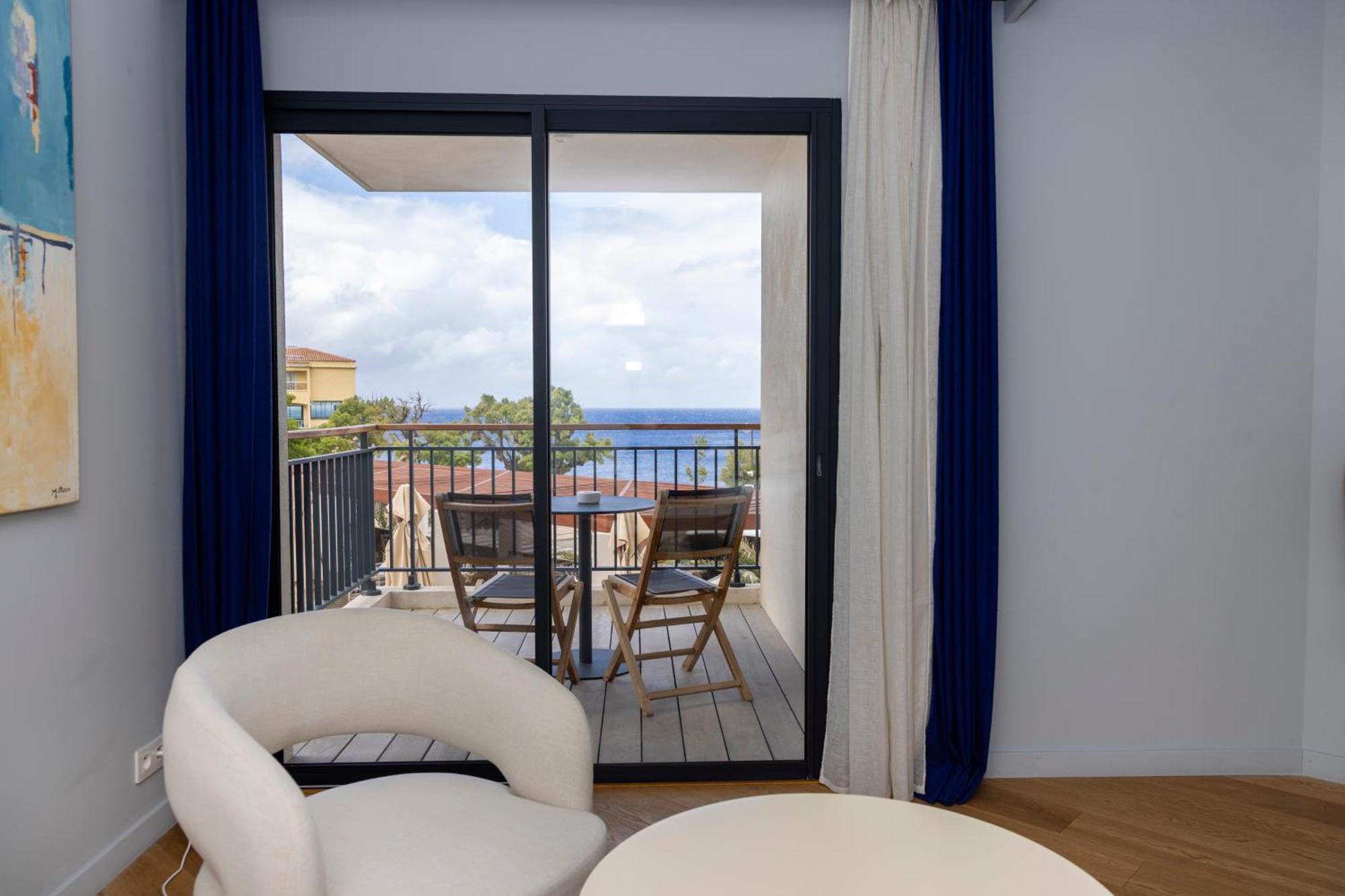Junior Suite Double or Twin Suite with Sea and Pool View