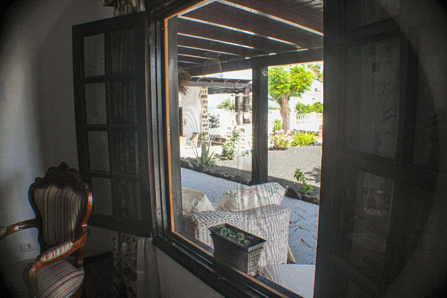 Deluxe King Room with Shared Bathroom