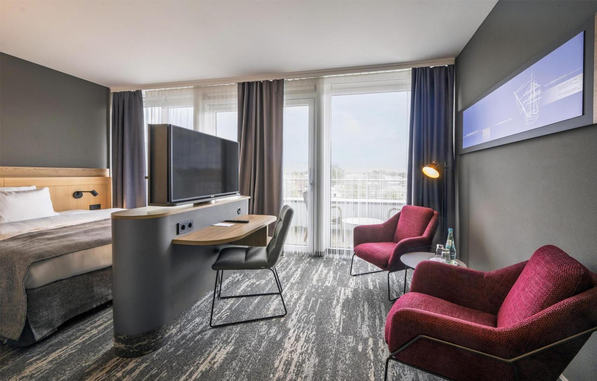 Junior Queen Suite with Balcony - Top Floor/Non-Smoking