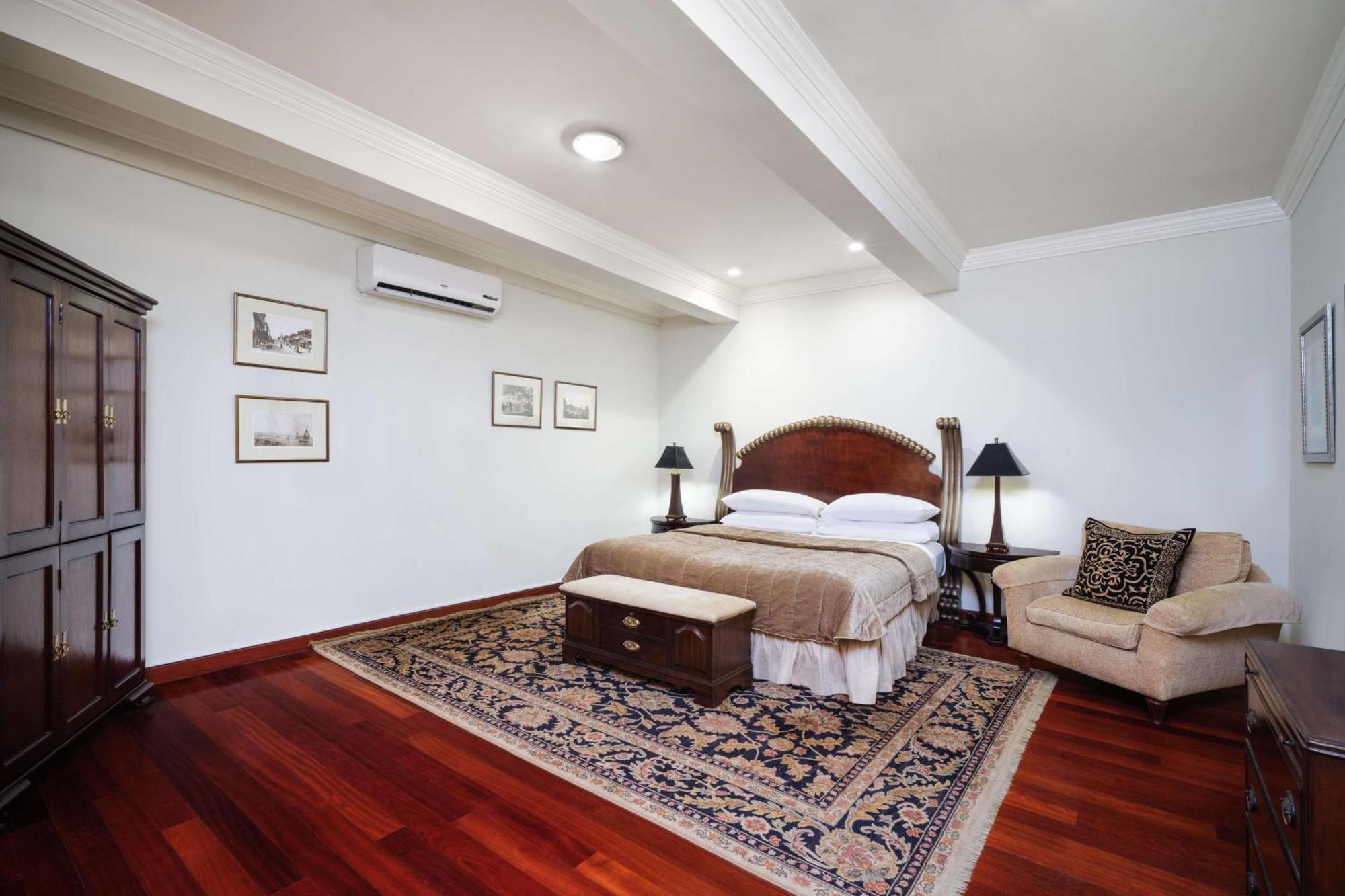 King Suite Spa Bath Terrace Mountain View Non-Smoking