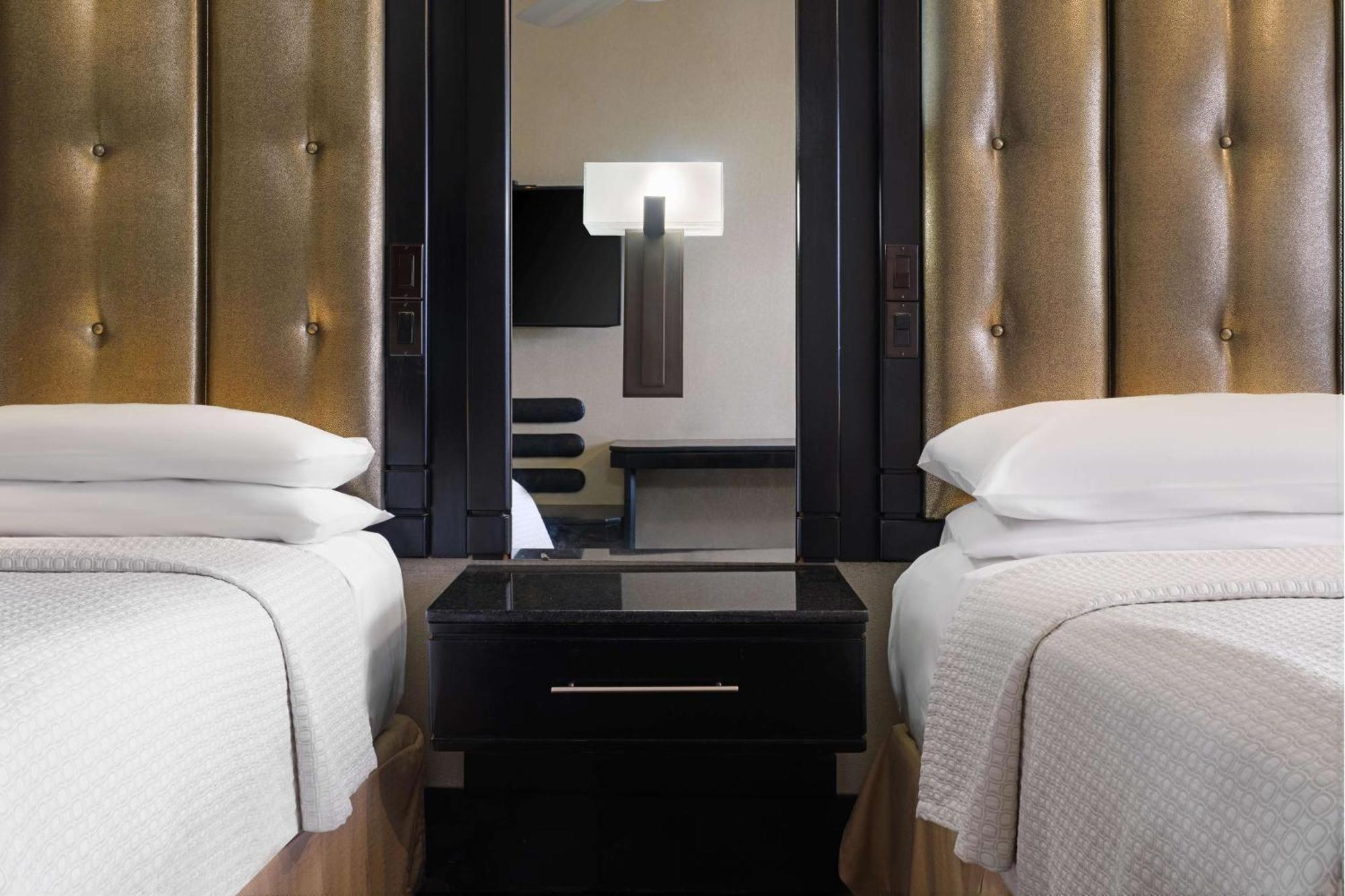 Suite Two Double Beds Walk Shower Non-Smoking