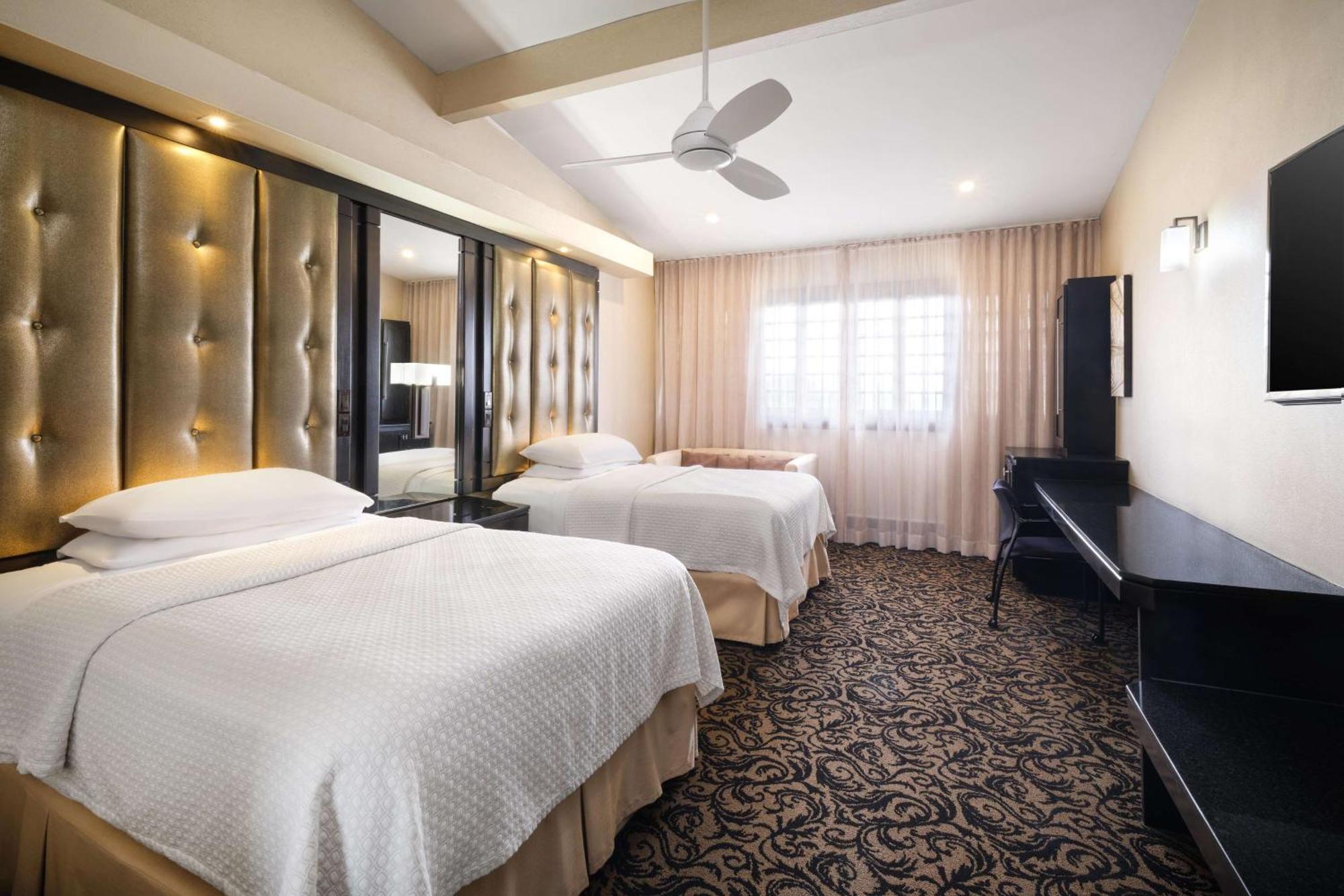 Suite Two Double Beds Walk Shower Non-Smoking