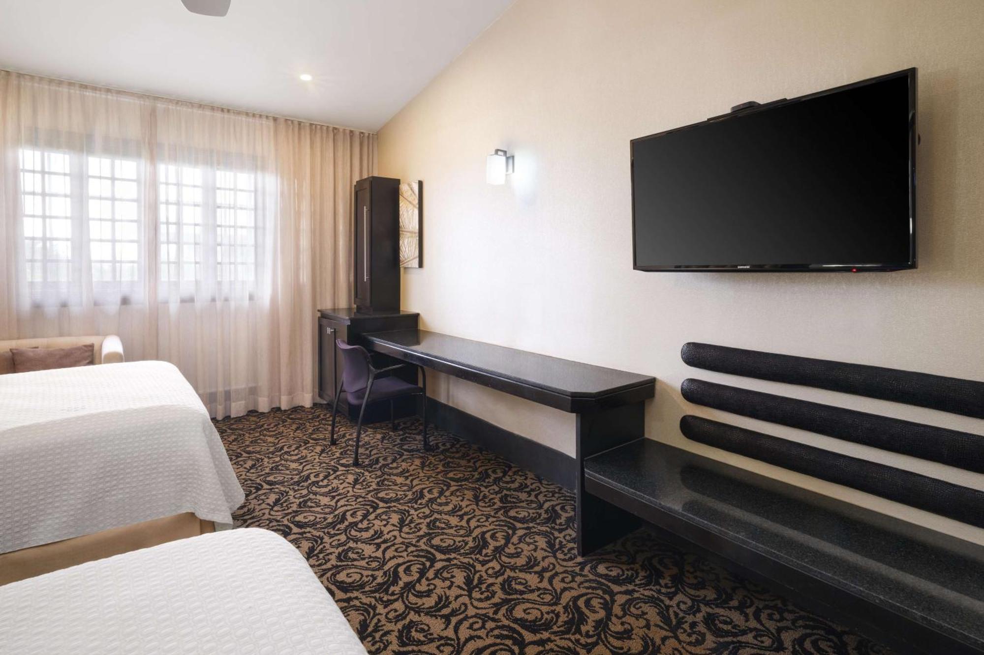 Suite Two Double Beds Walk Shower Non-Smoking