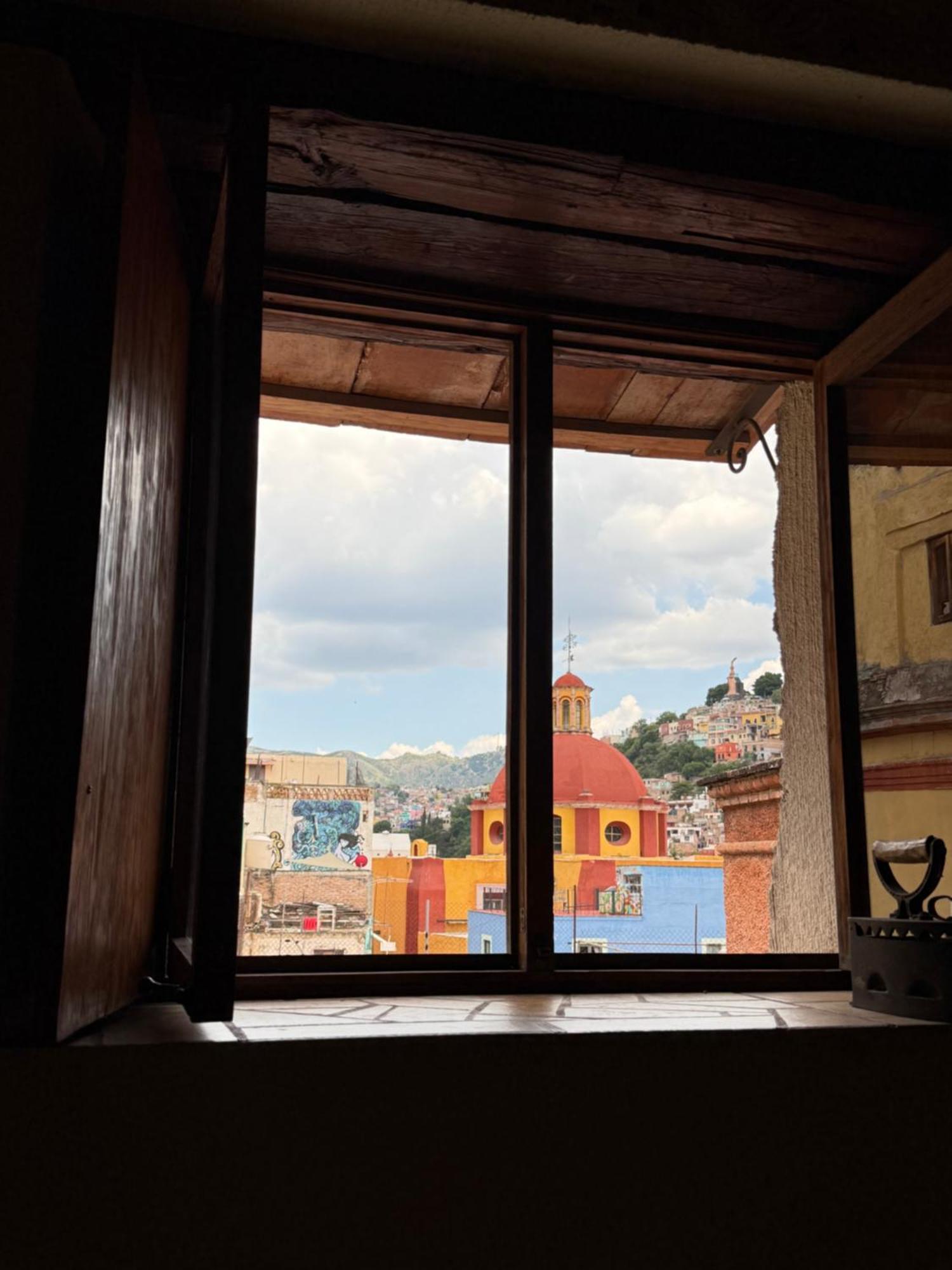 Queen Room,1697996888:JPEG