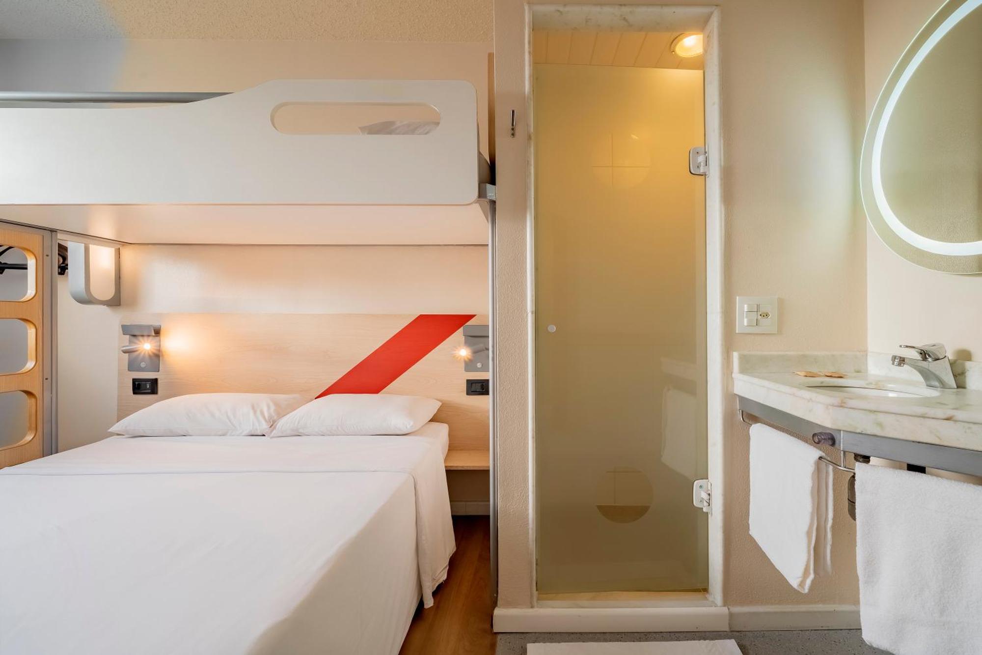 Superior Apartment with One Double and One Single Bed,1692060078:JPEG