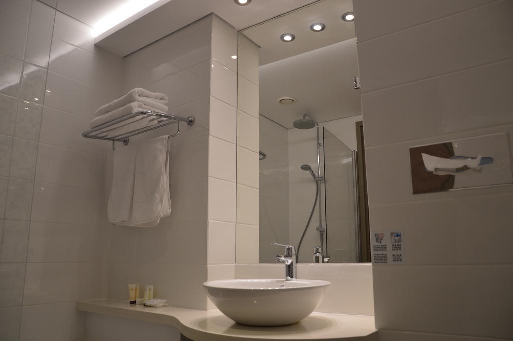 Deluxe Double or Twin Room with Sea View,675858042:JPEG