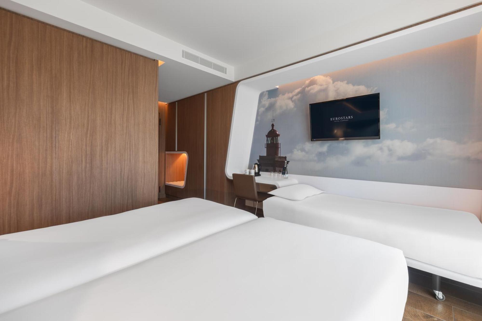 Standard Triple Room with Balcony and Sea View,1699098839:JPEG