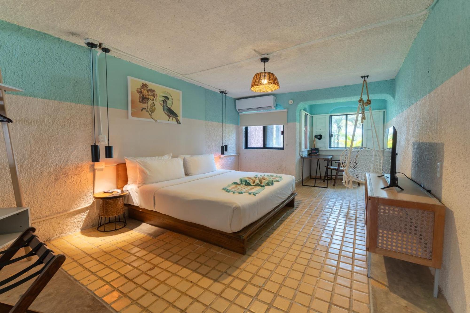 Studio Apartment with Kitchenette