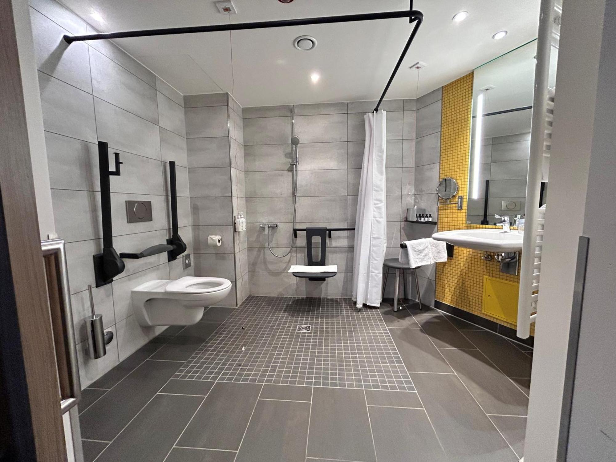 Double Room Mobility Access Roll Shower