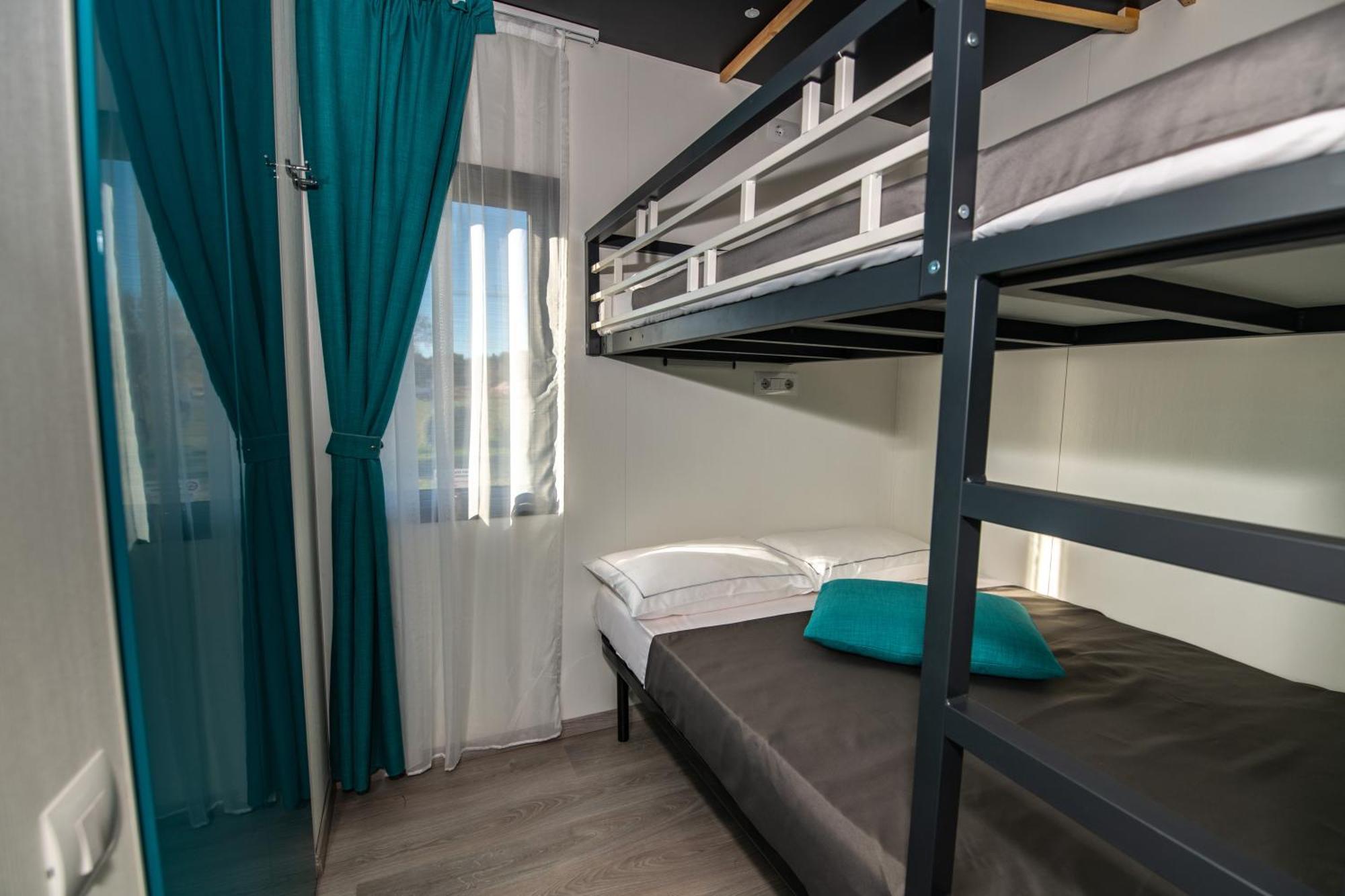 Deluxe Huisje met 2 Slaapkamers op Camping