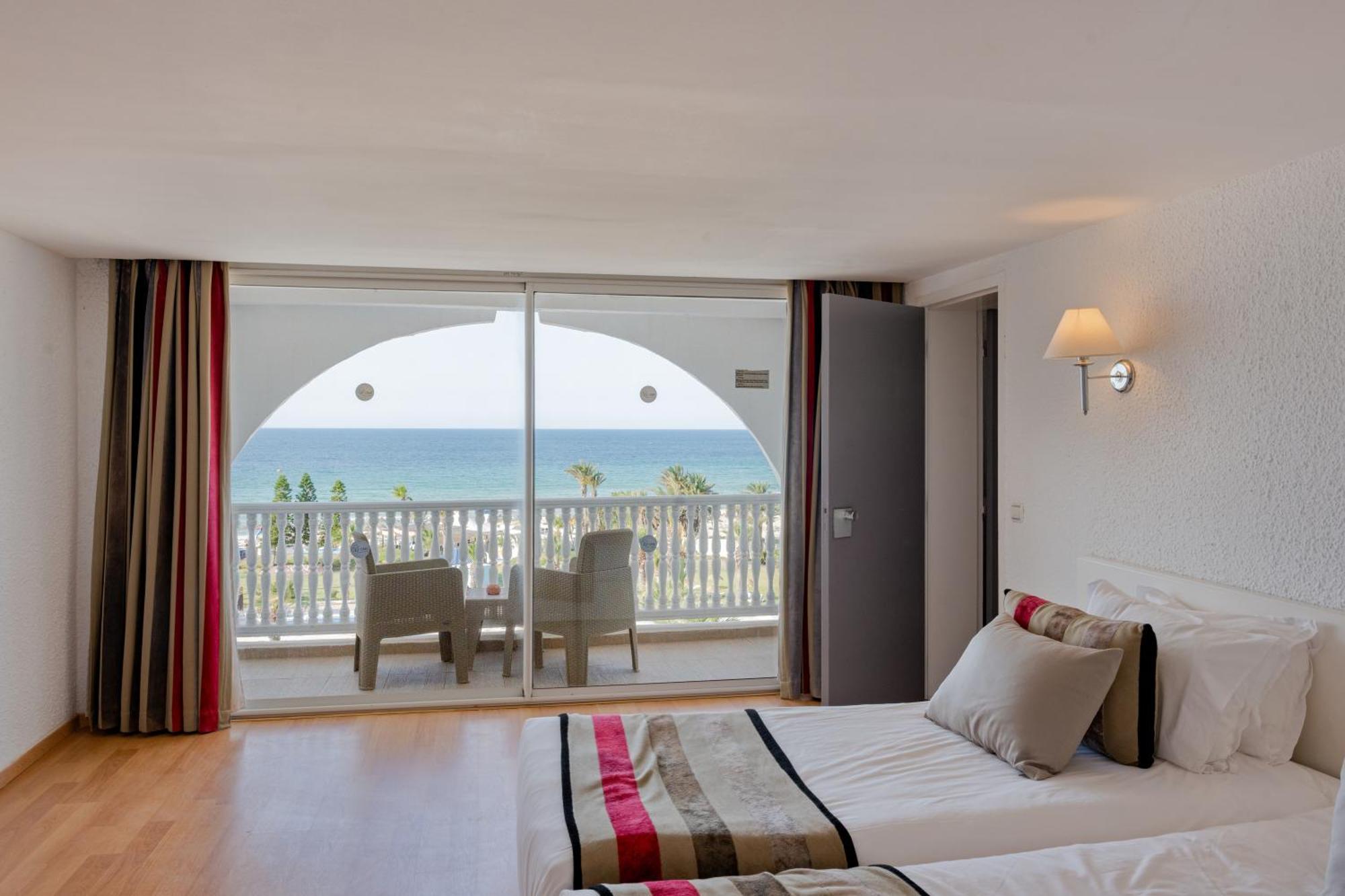 Double or Twin Room Sea View