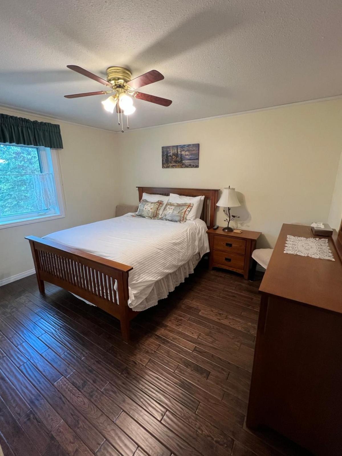 Standard Queen Room