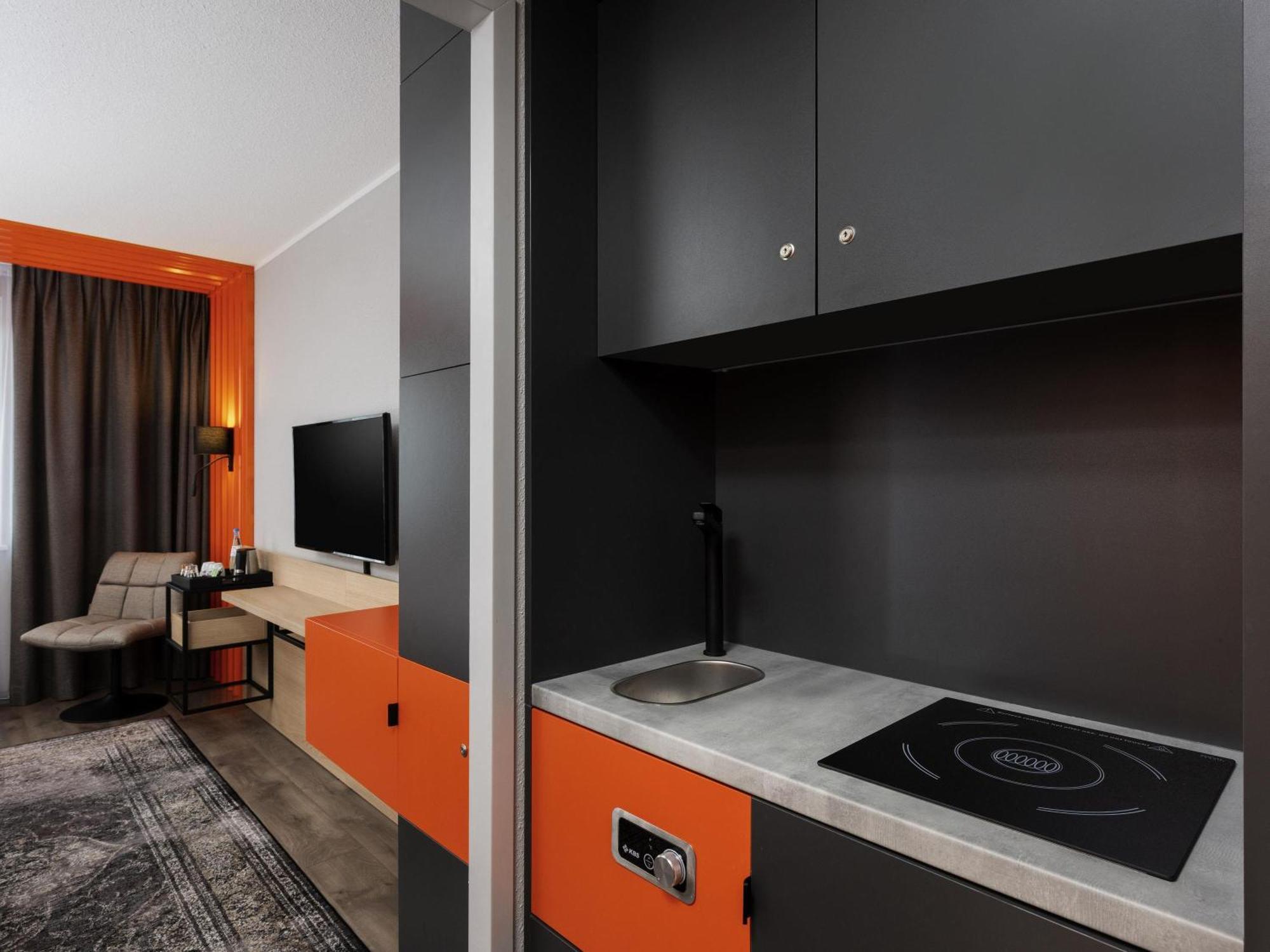 Superior Twin Room Kitchenette