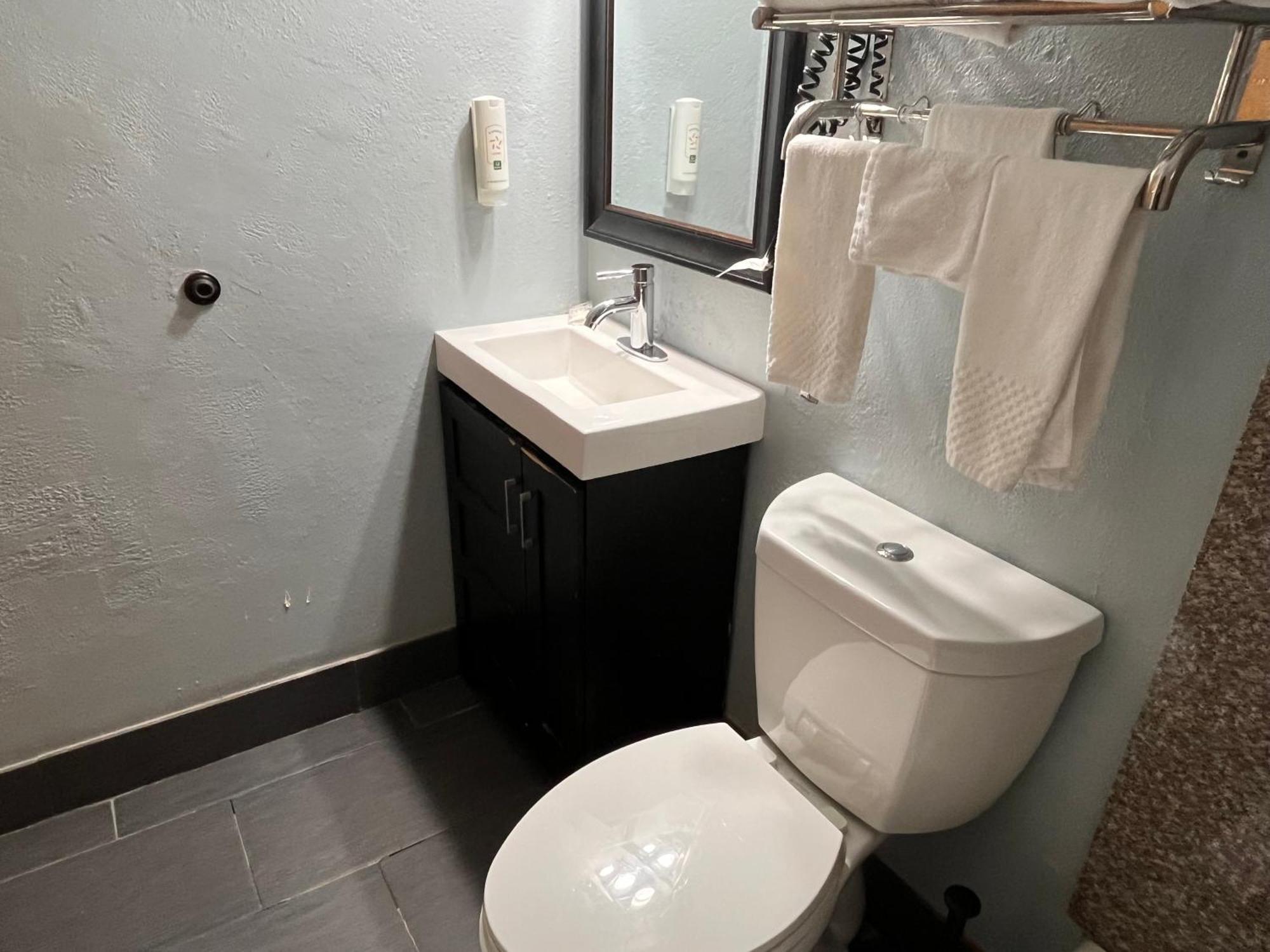 King Room with Tub - Disability Access/Non Smoking,1705576354:JPEG