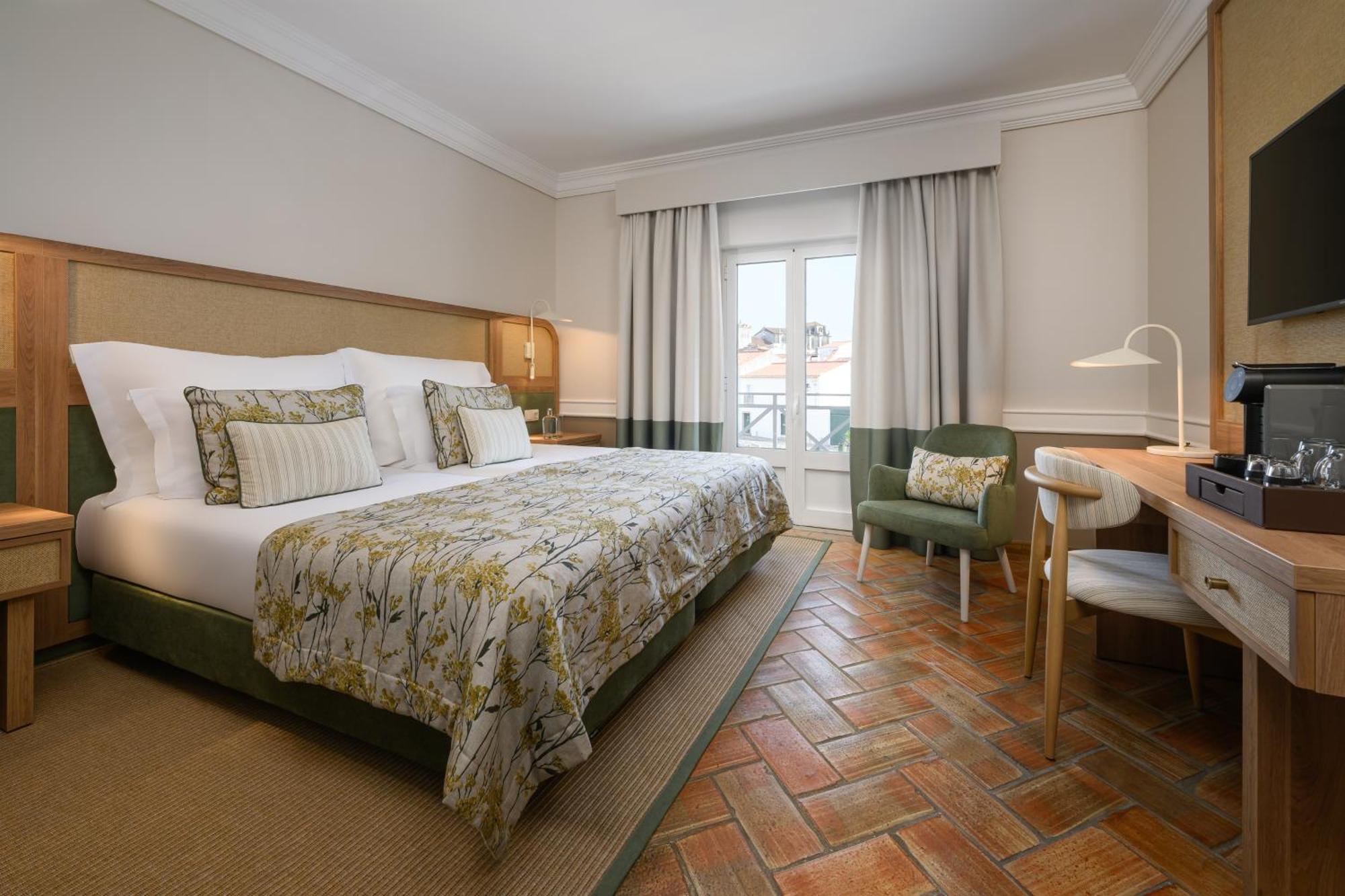 Classic Room with City View,1705609947:JPEG
