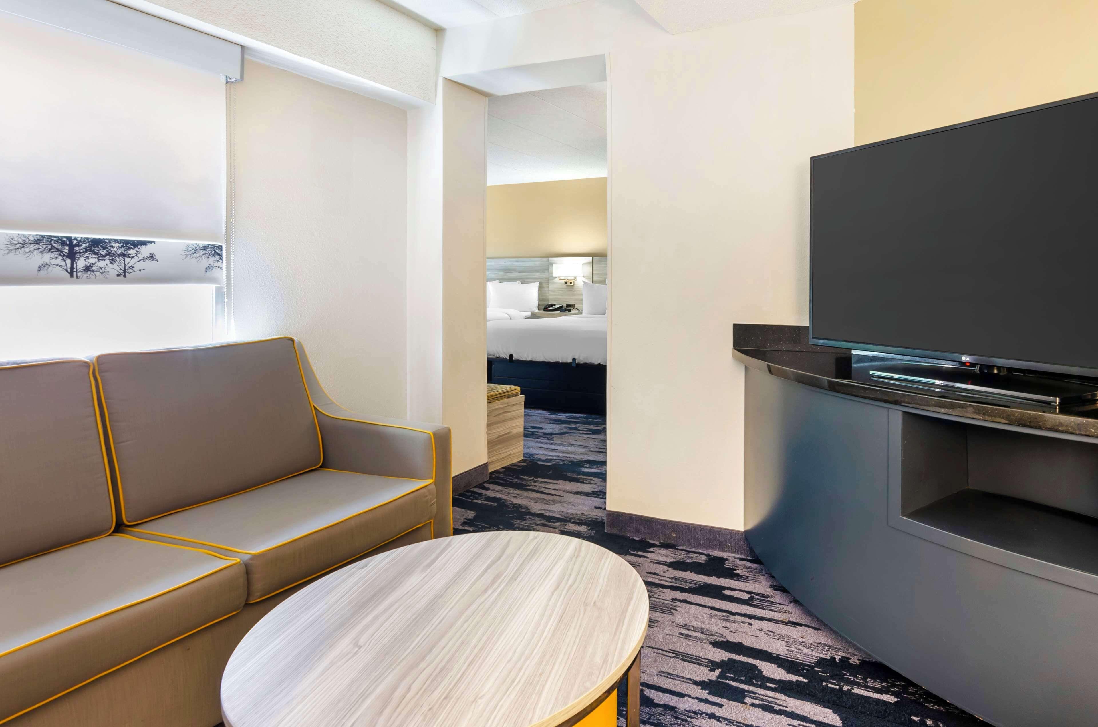 Queen Suite with Two Queen Beds,1706735488:JPEG